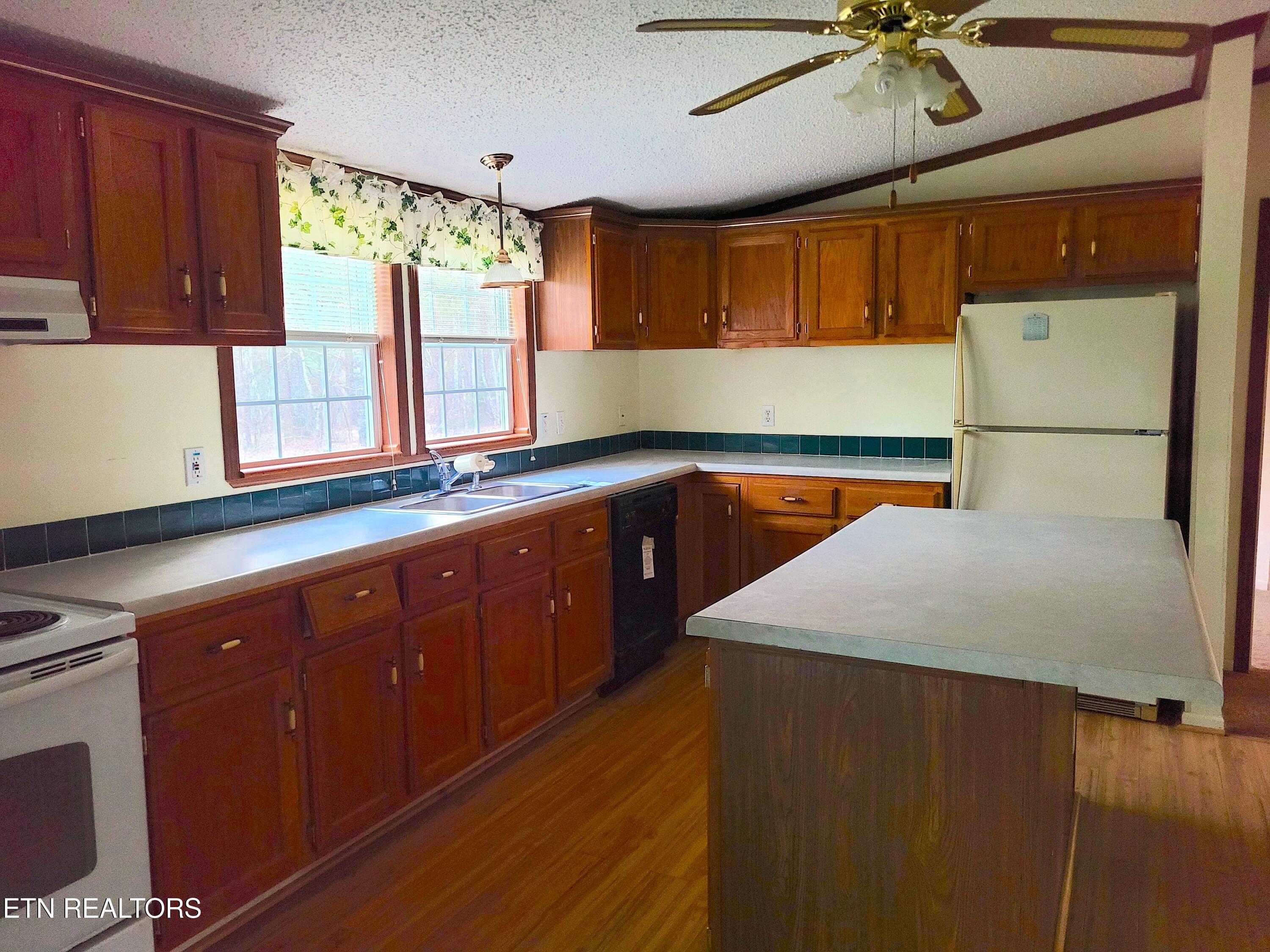 22 Prestonwood Court Crossville TN 38558