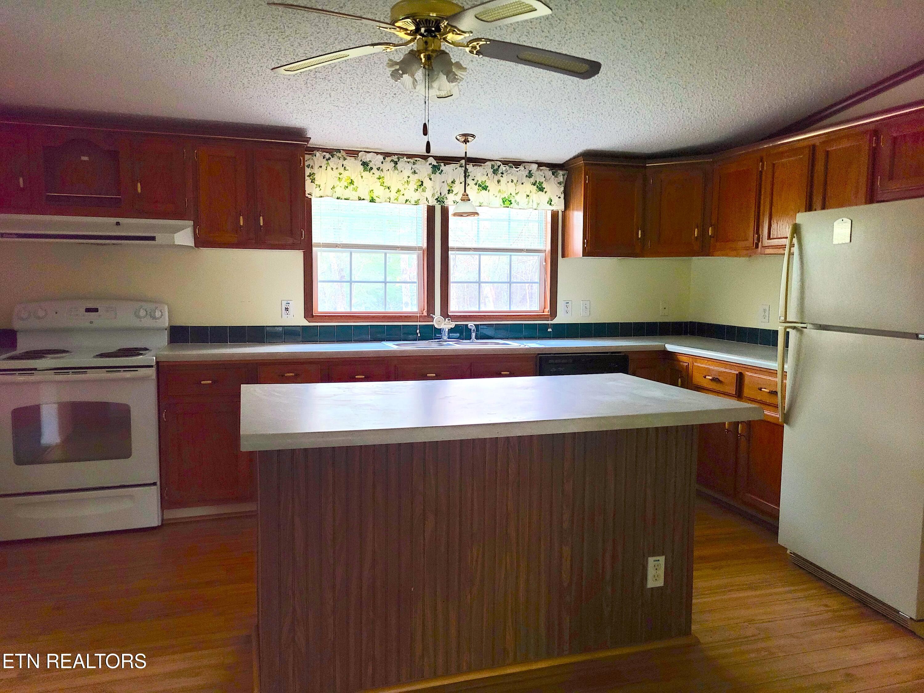 22 Prestonwood Court Crossville TN 38558