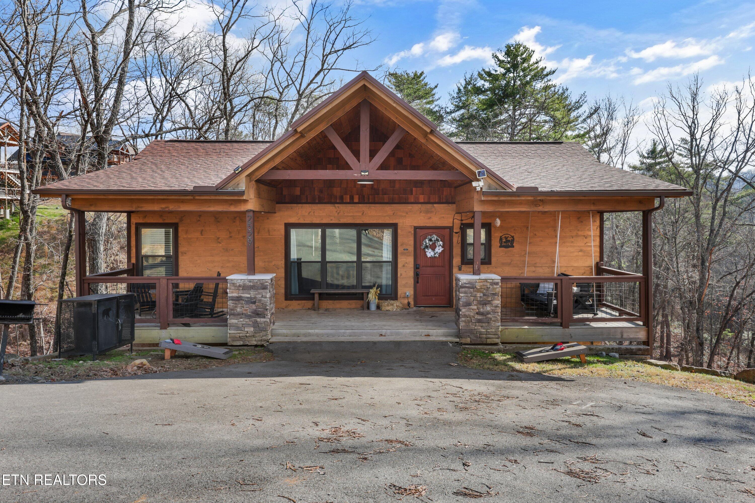 2529 Mountain Holly Way Sevierville TN 37862