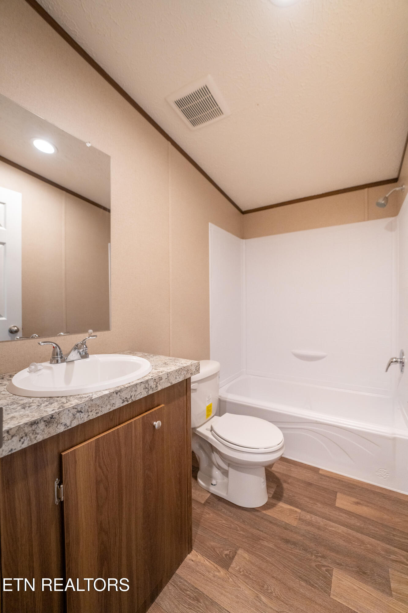 1593 Sweetwater Road Philadelphia TN 37846