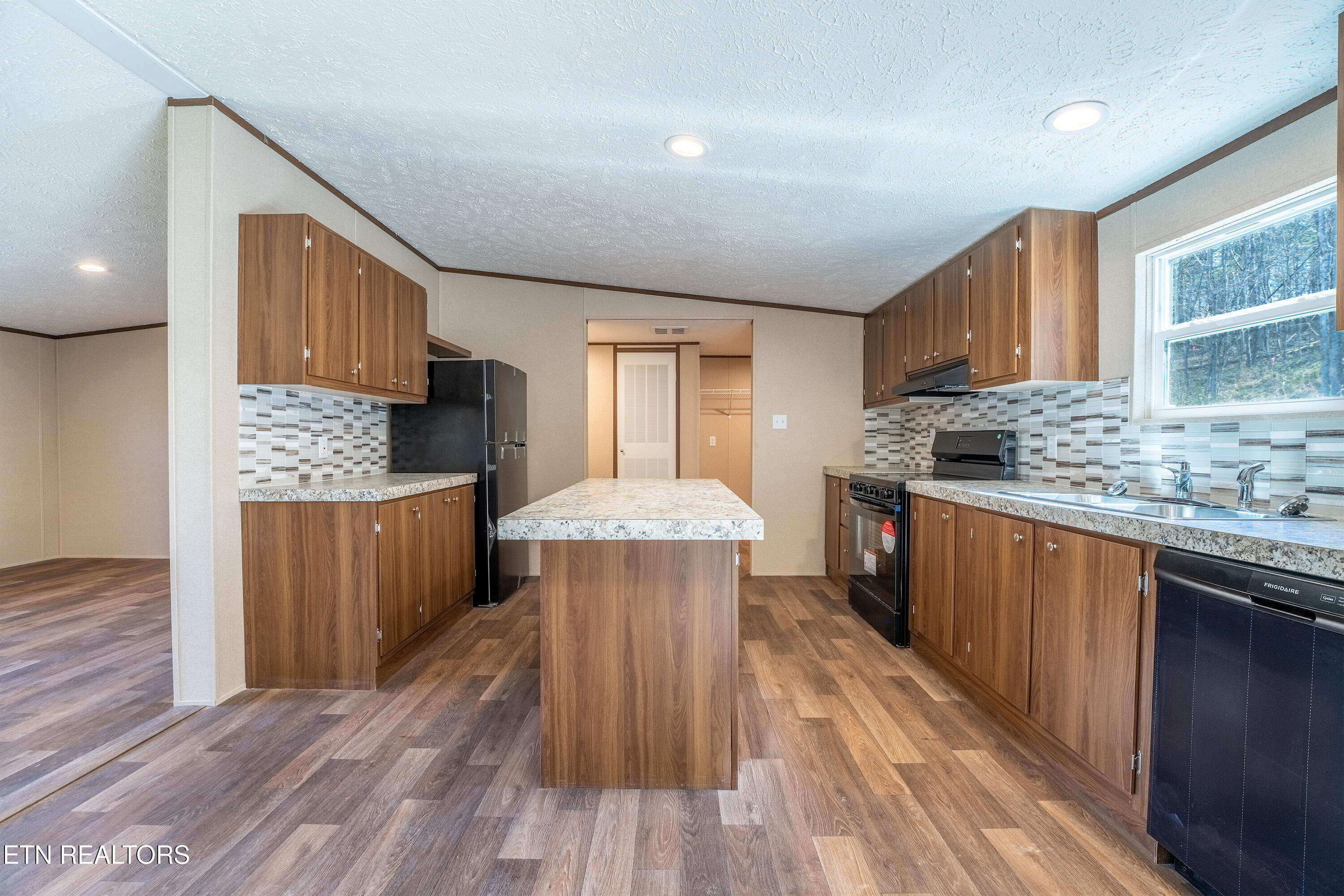 1593 Sweetwater Road Philadelphia TN 37846
