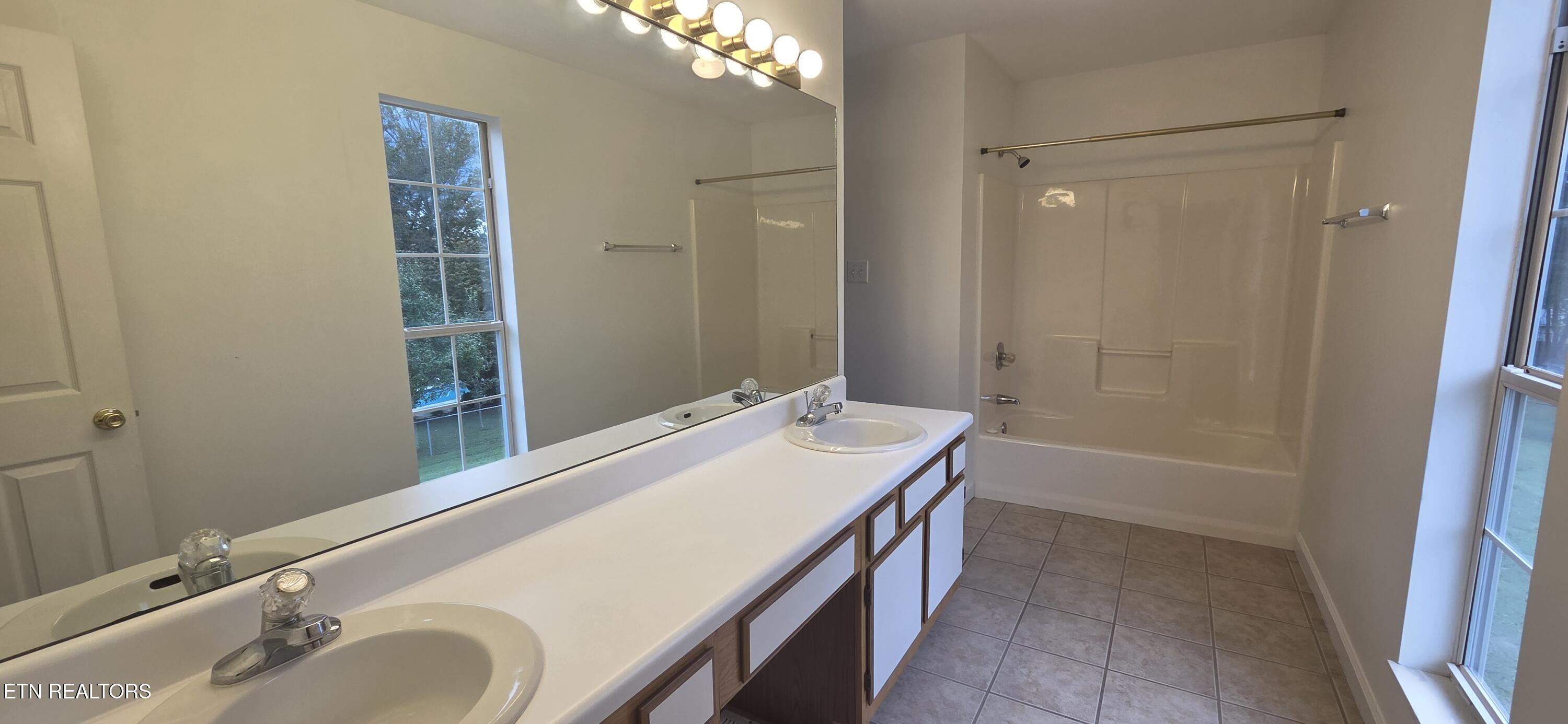 220 Roundup Lane Lenoir City TN 37772