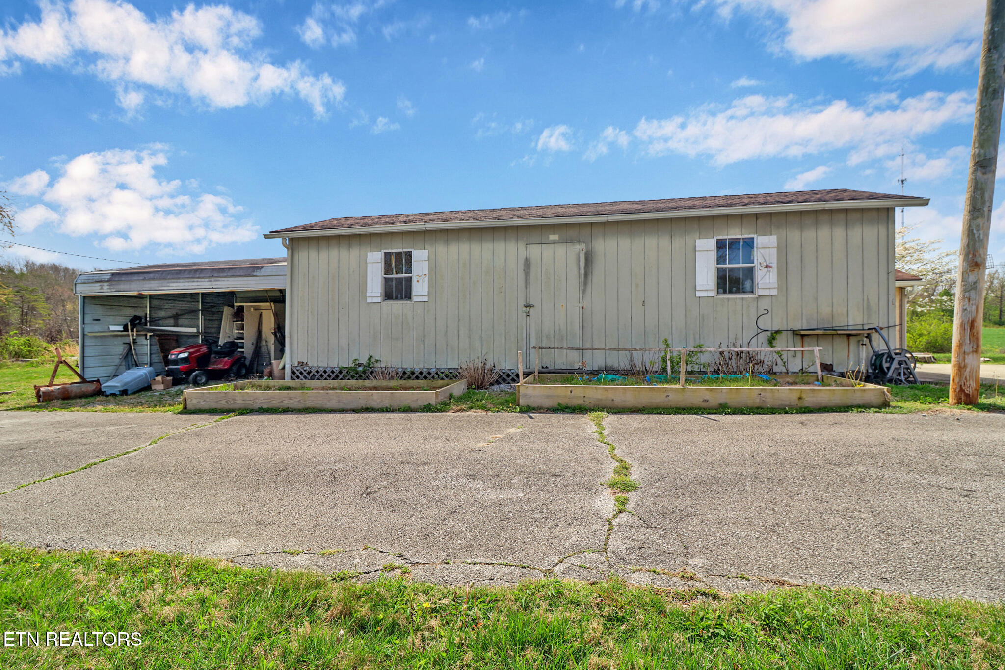 98 Drew Howard Road Crossville TN 38558