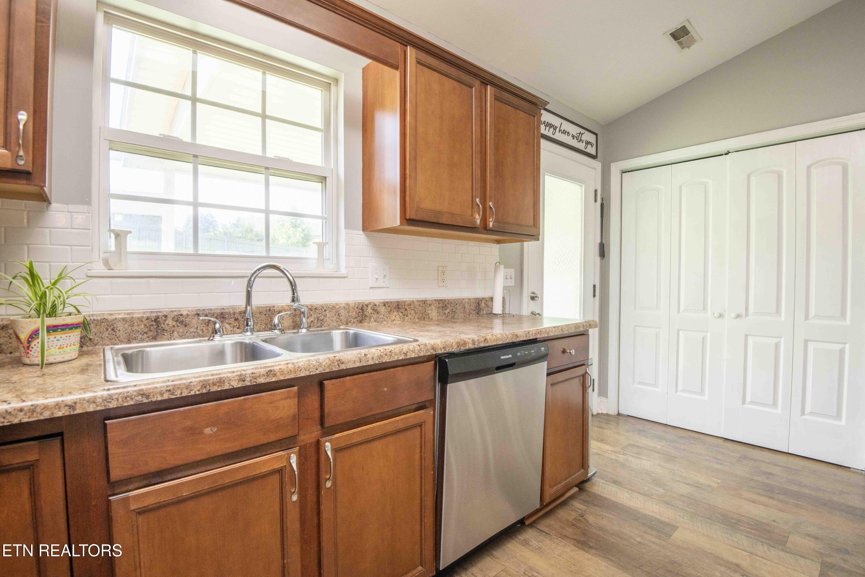 8210 Dove Wing Lane Knoxville TN 37938