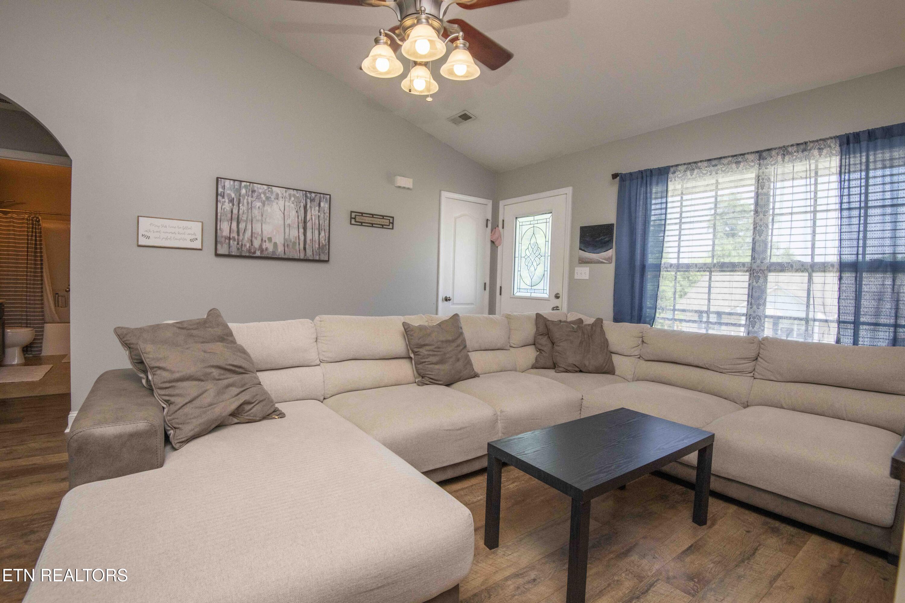 8210 Dove Wing Lane Knoxville TN 37938