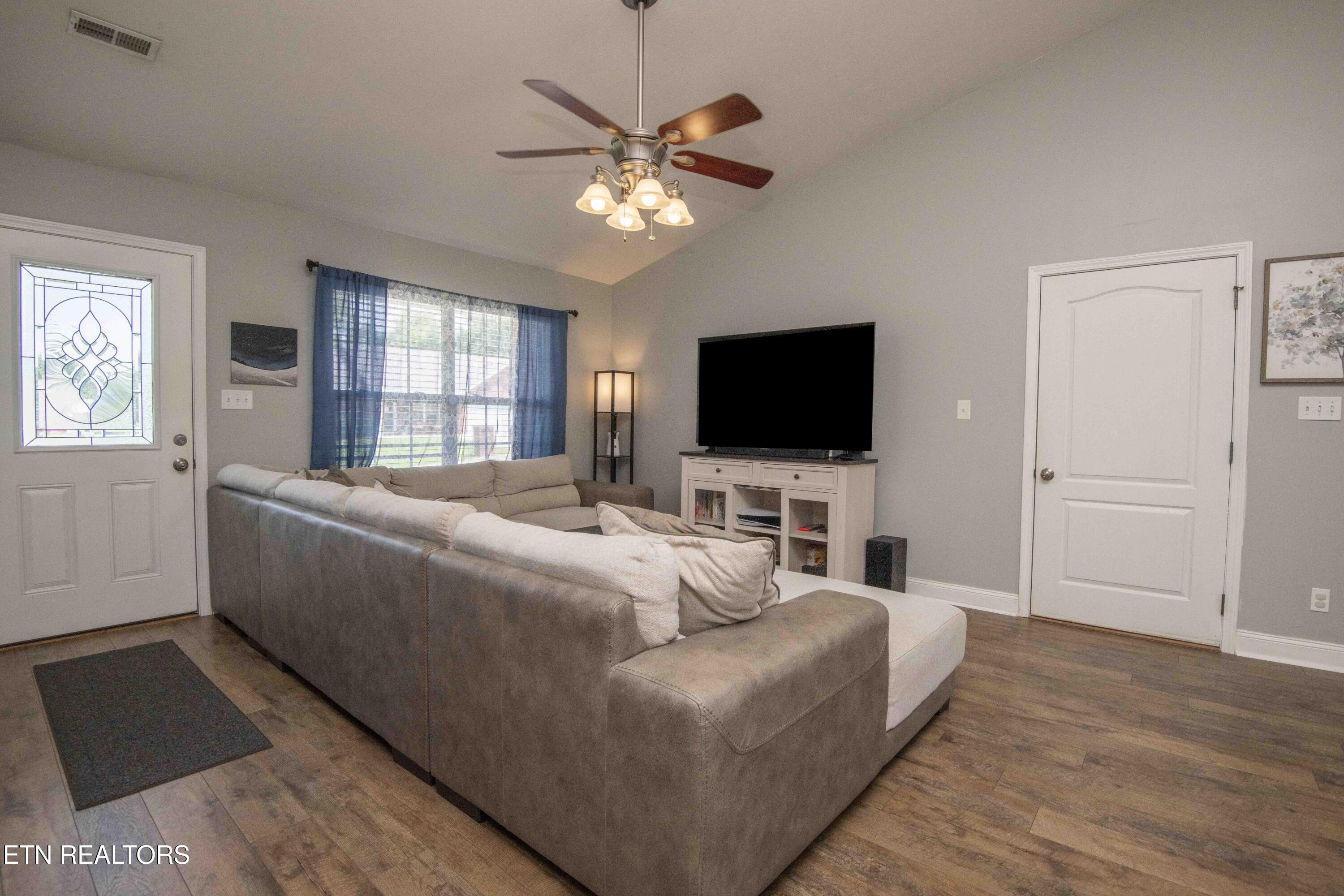 8210 Dove Wing Lane Knoxville TN 37938
