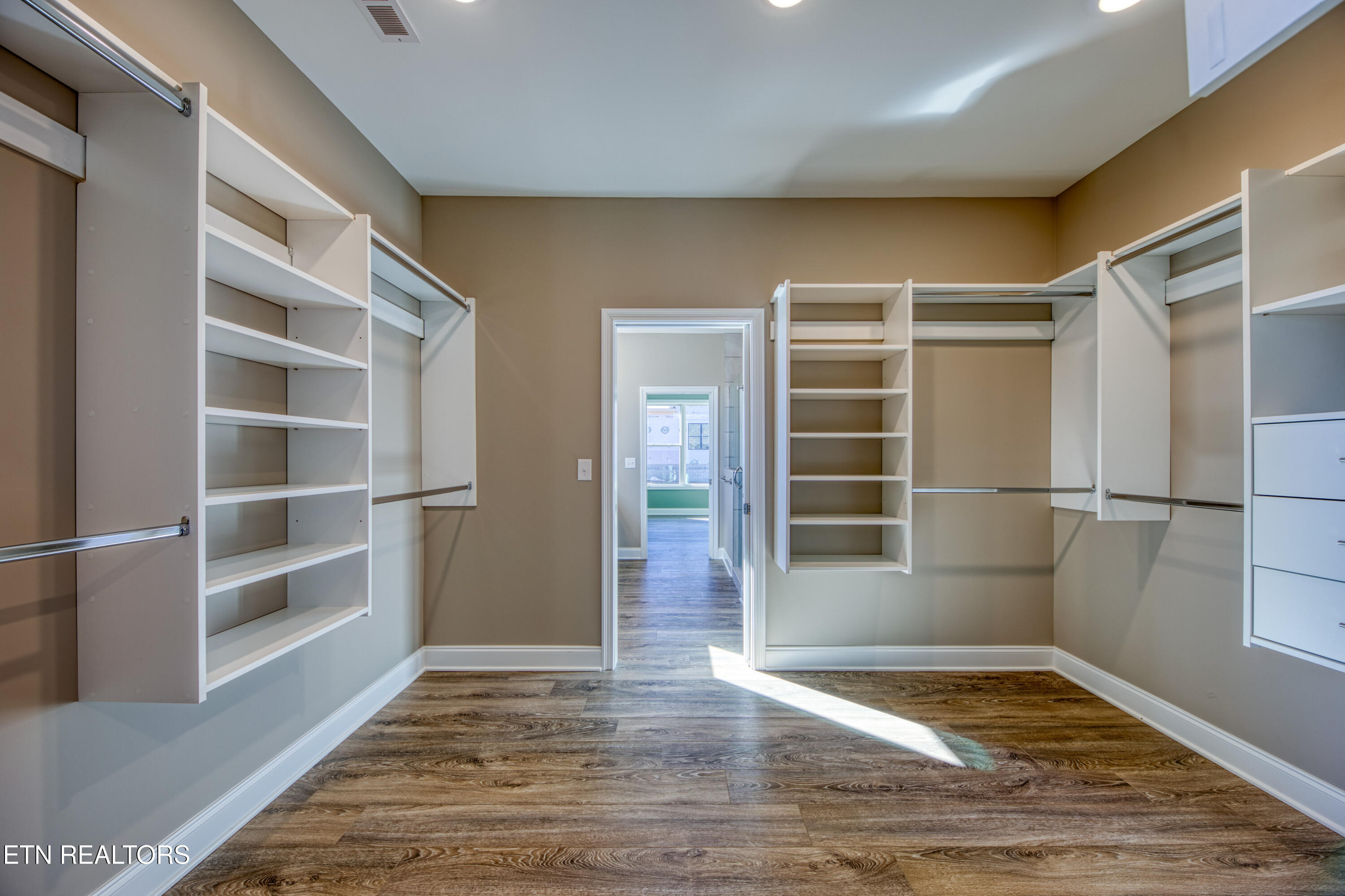 1869 Persimmon Ridge Loudon TN 37774