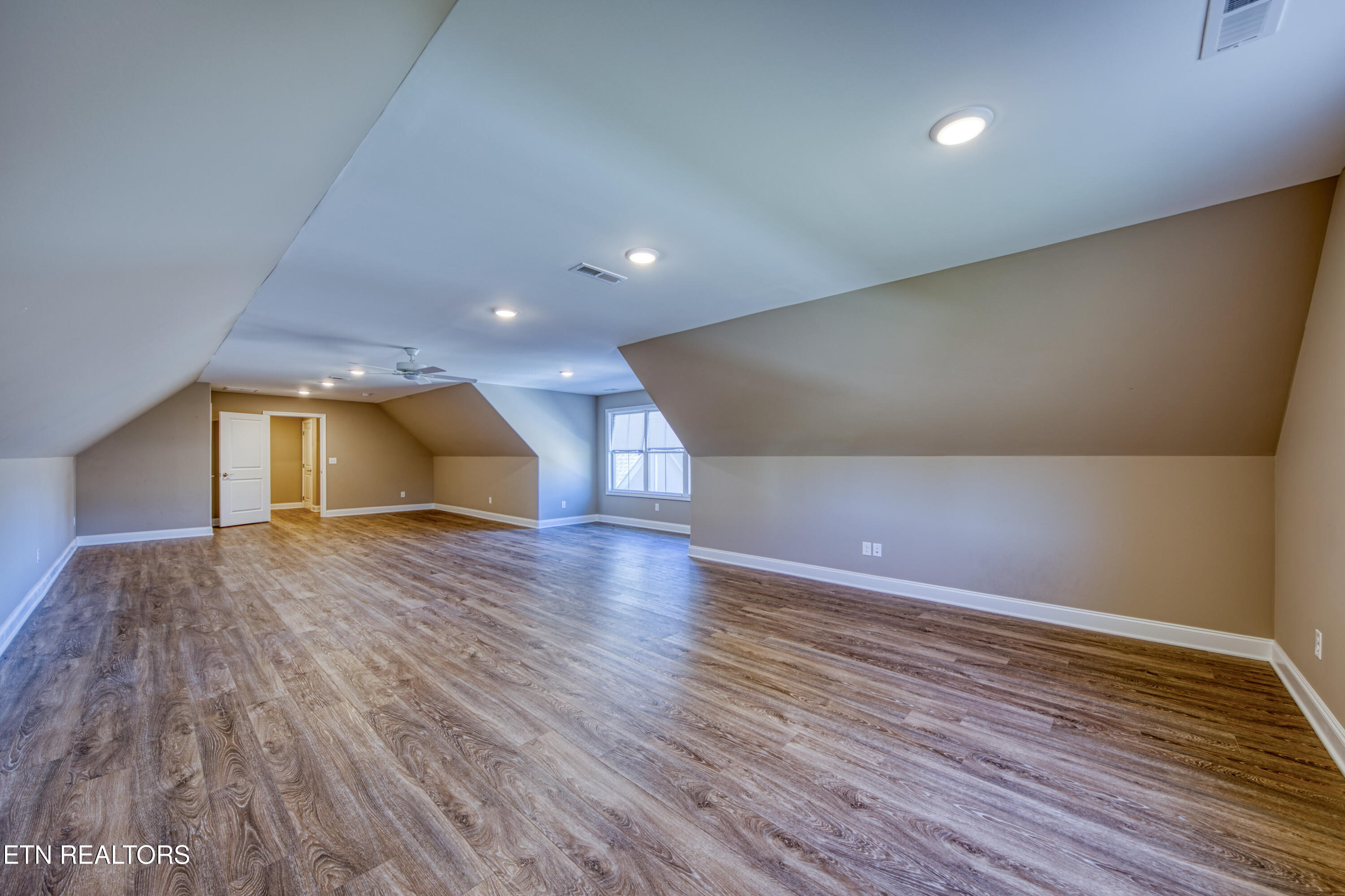 1869 Persimmon Ridge Loudon TN 37774