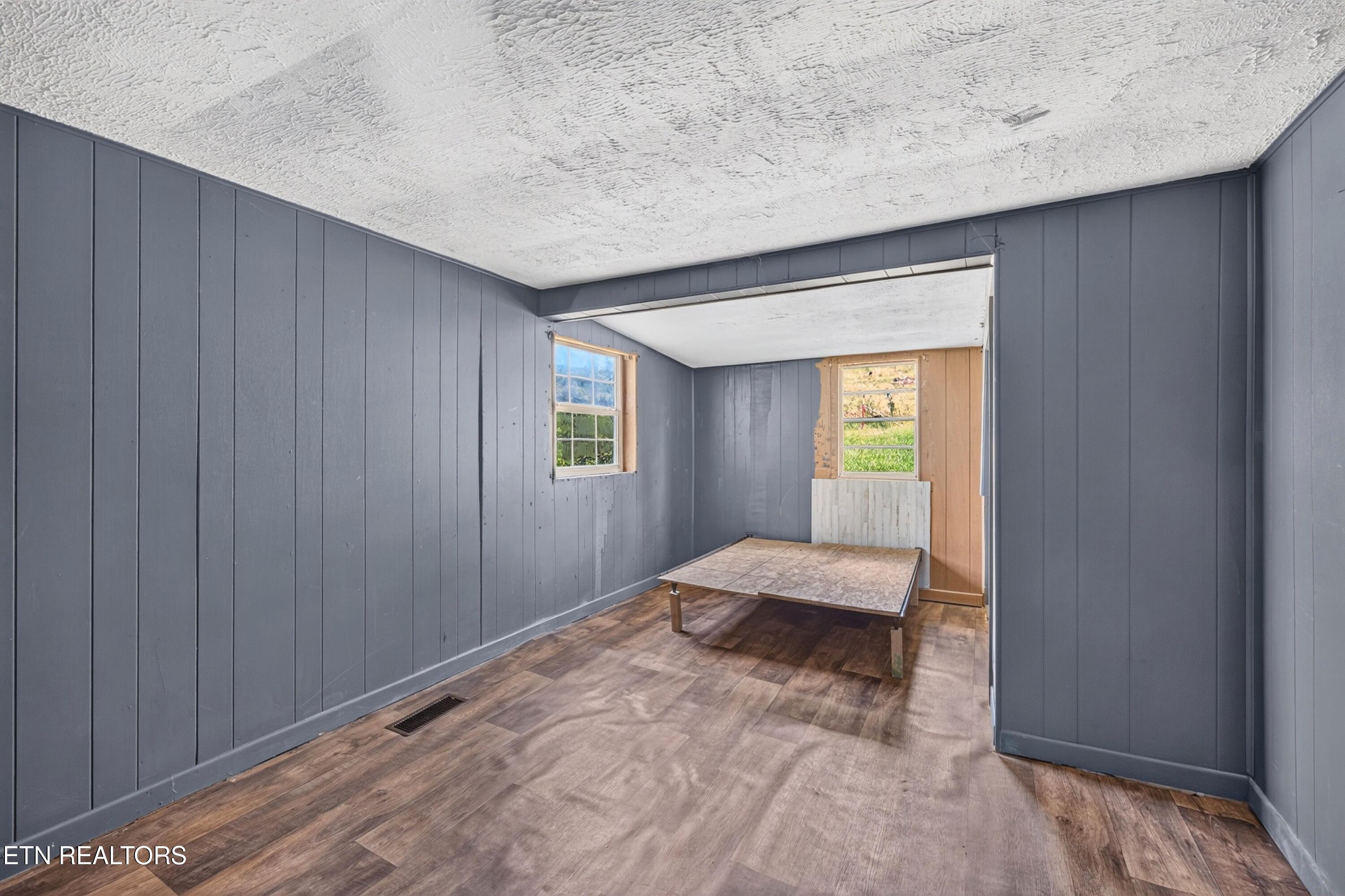 1834 Mountain Valley Highway 131 Thorn Hill TN 37881