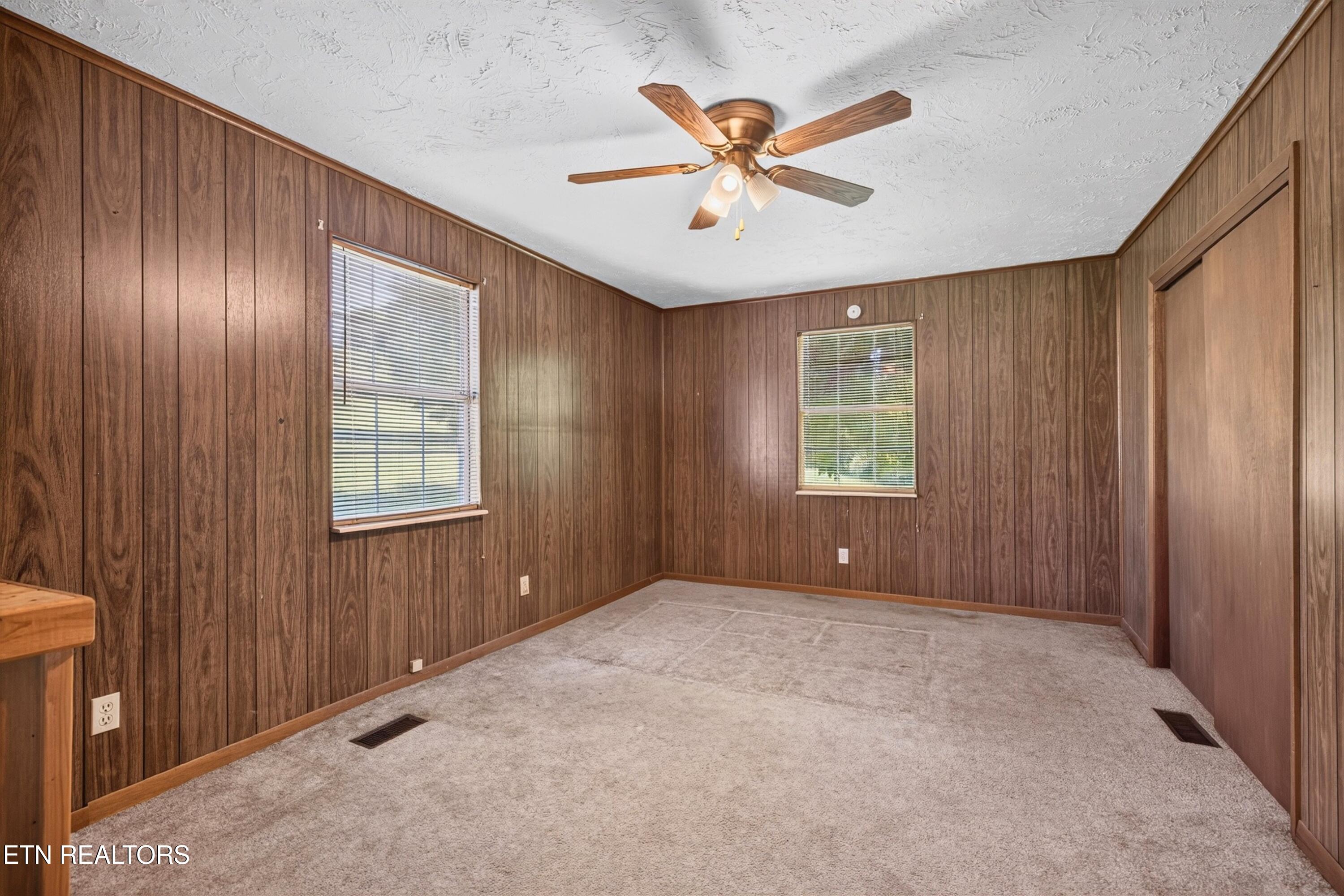 1834 Mountain Valley Highway 131 Thorn Hill TN 37881