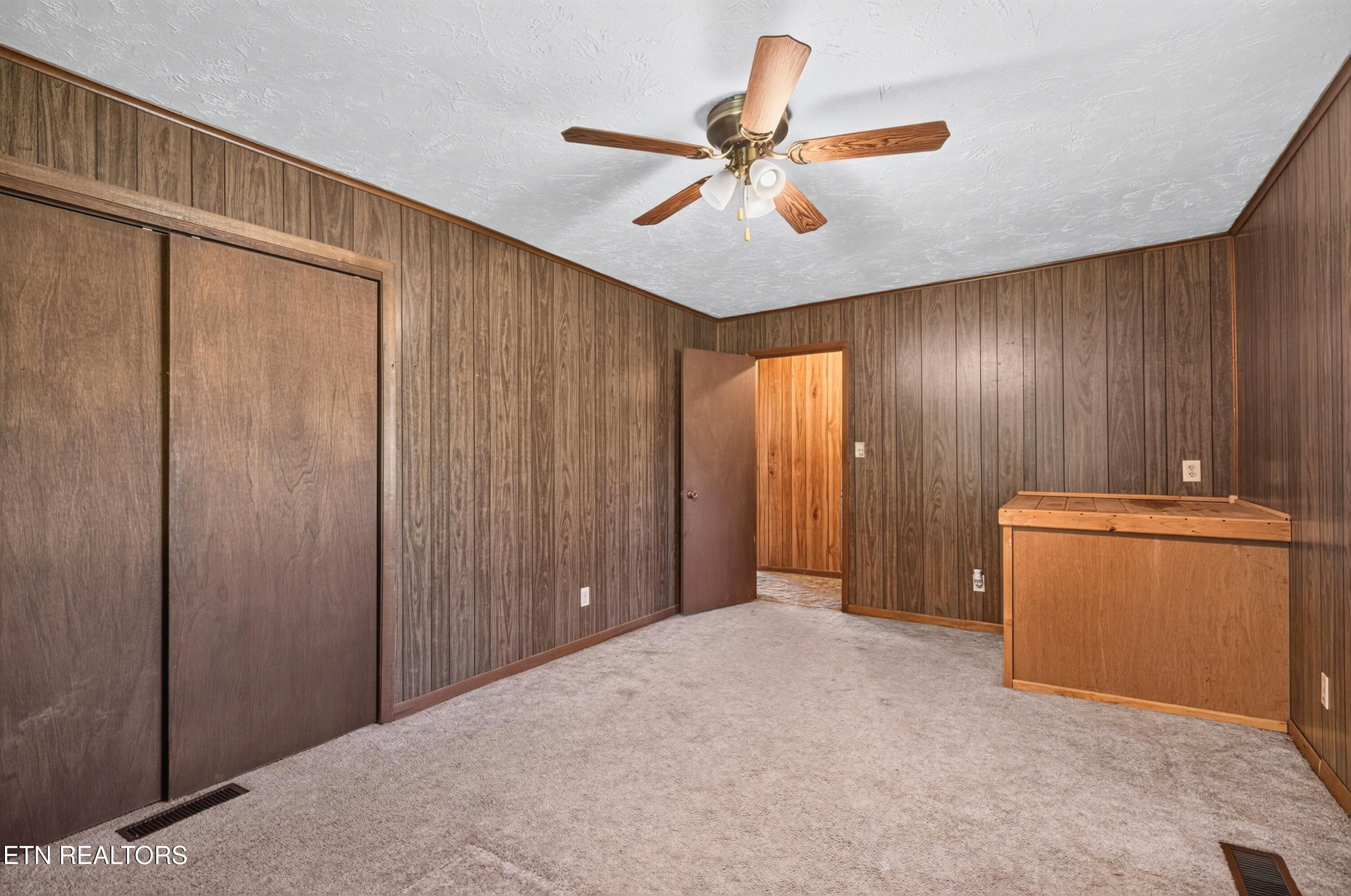 1834 Mountain Valley Highway 131 Thorn Hill TN 37881