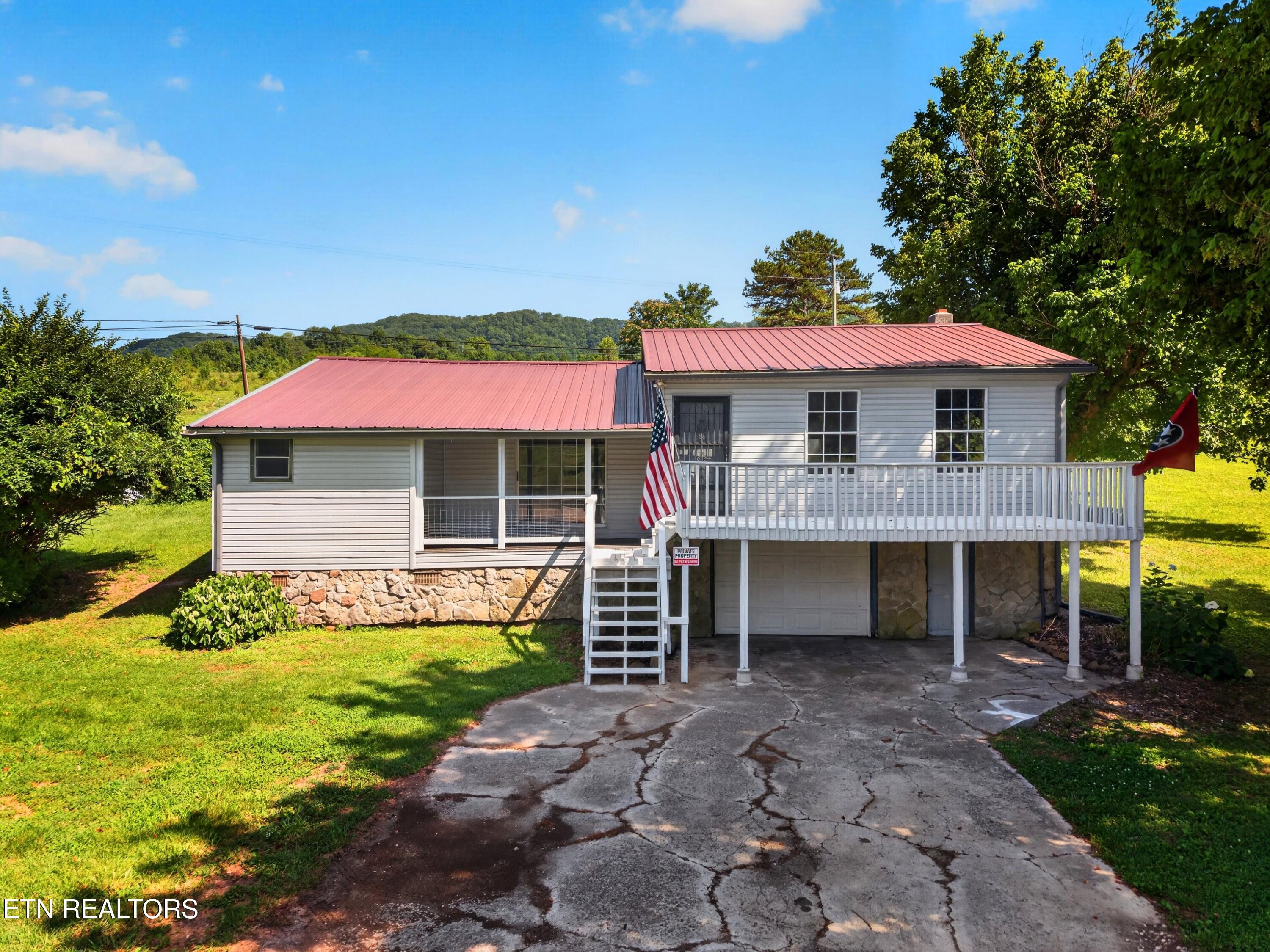 1834 Mountain Valley Highway 131 Thorn Hill TN 37881