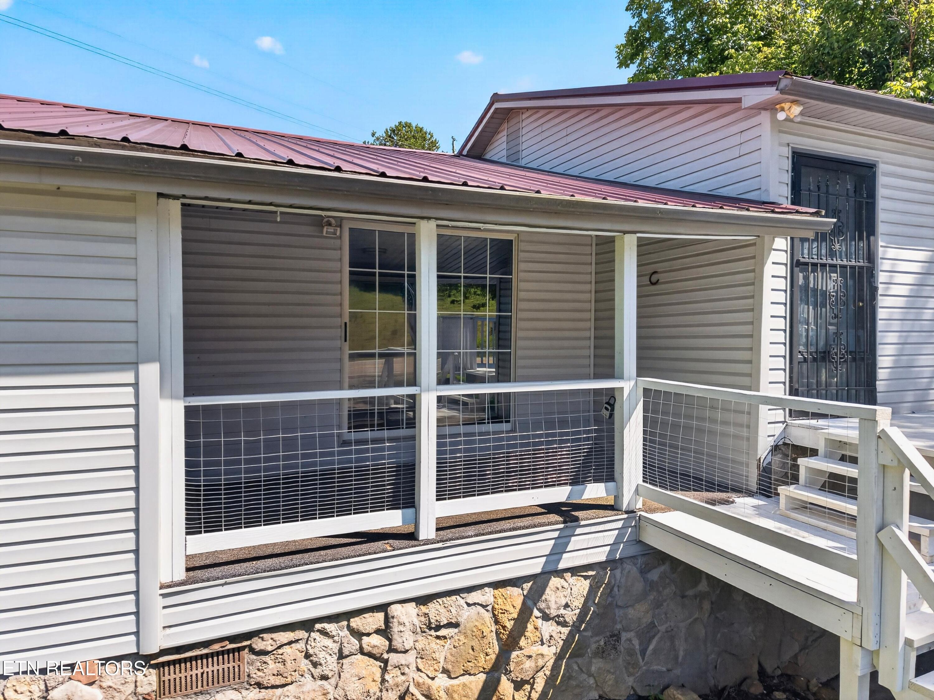 1834 Mountain Valley Highway 131 Thorn Hill TN 37881