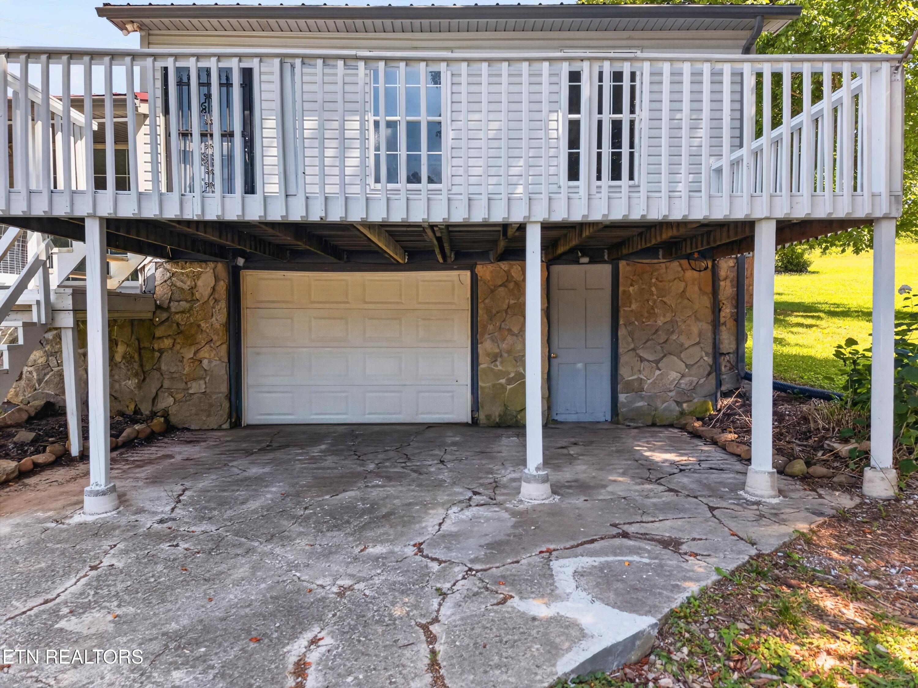 1834 Mountain Valley Highway 131 Thorn Hill TN 37881
