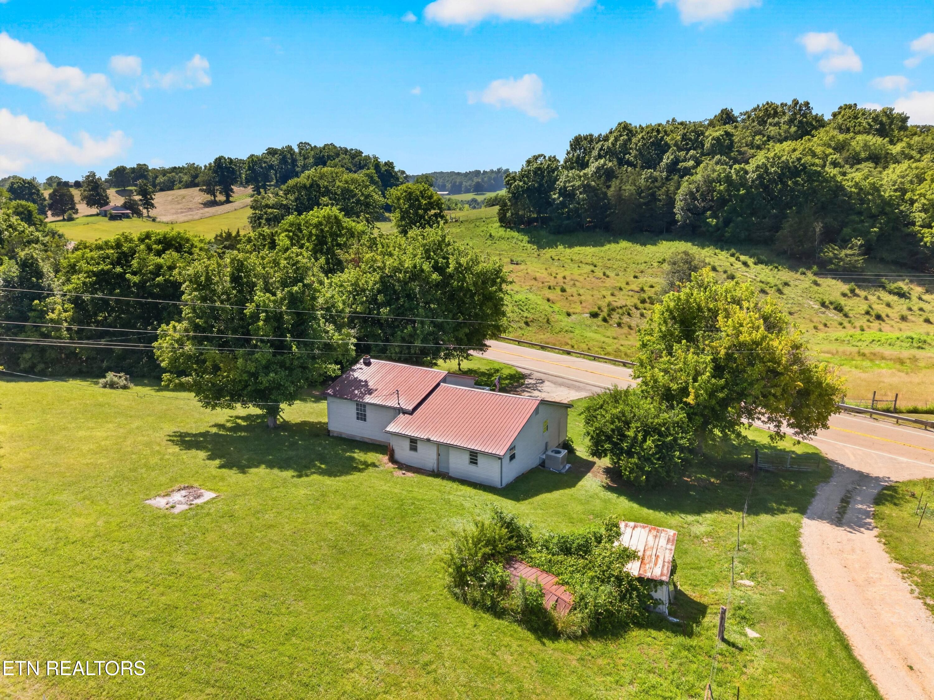 1834 Mountain Valley Highway 131 Thorn Hill TN 37881