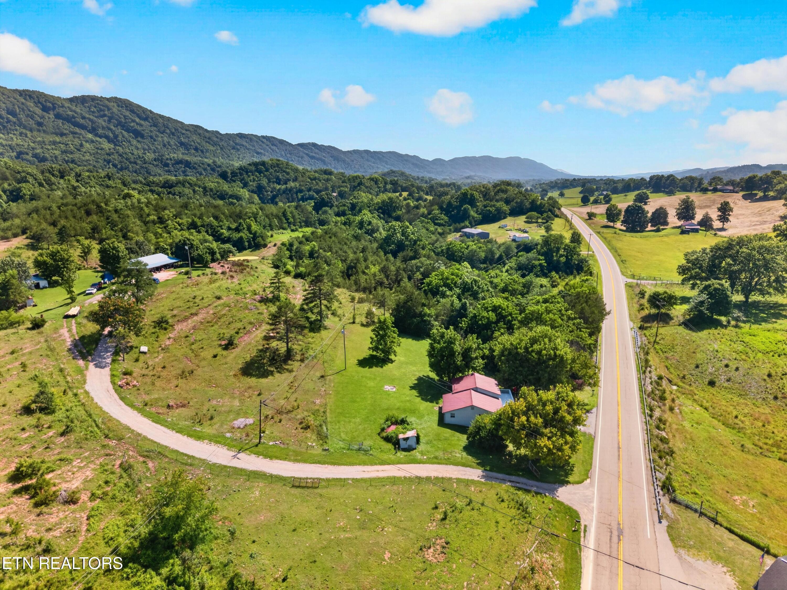 1834 Mountain Valley Highway 131 Thorn Hill TN 37881