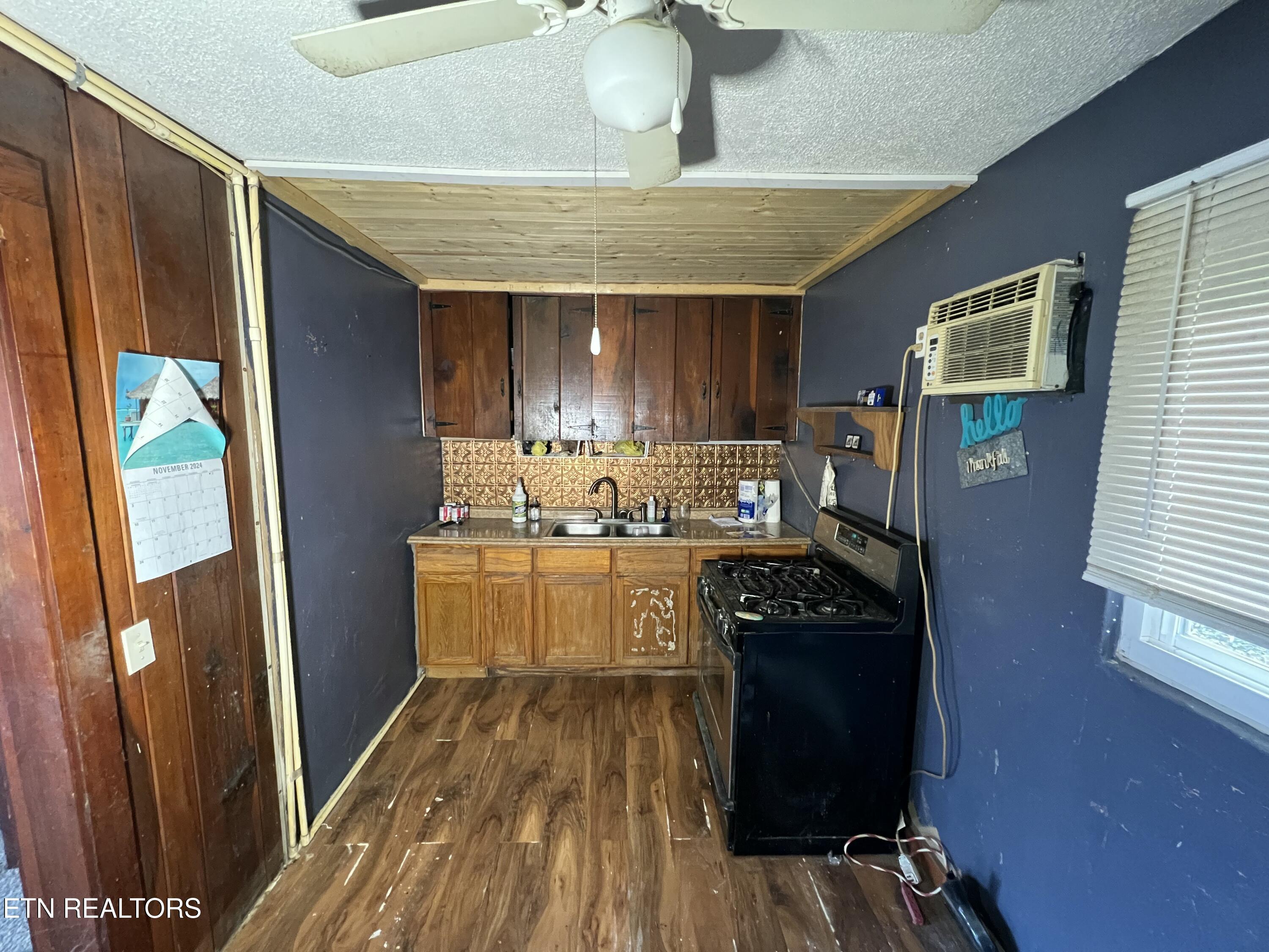 129 Turkey Road Powell TN 37849