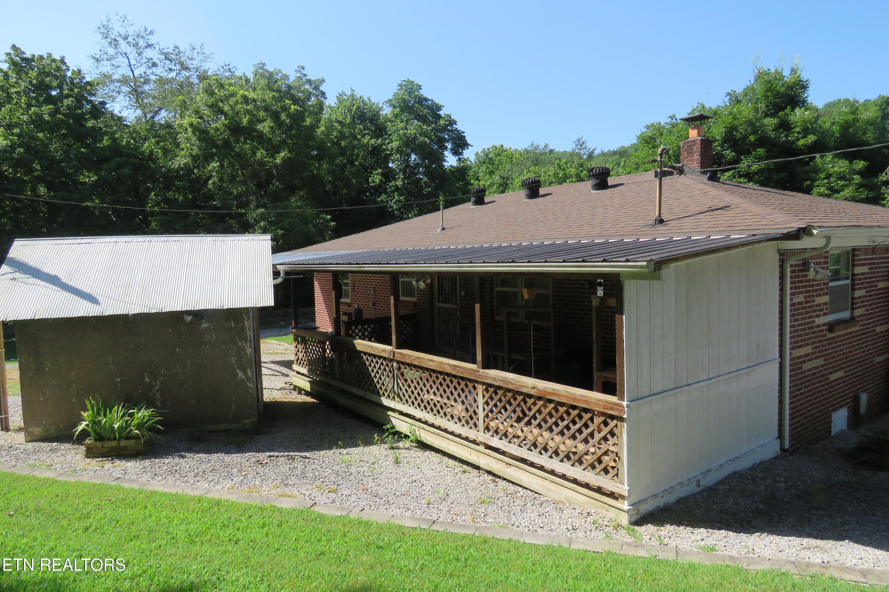 1757 Wet Mill Creek Road Celina TN 38551
