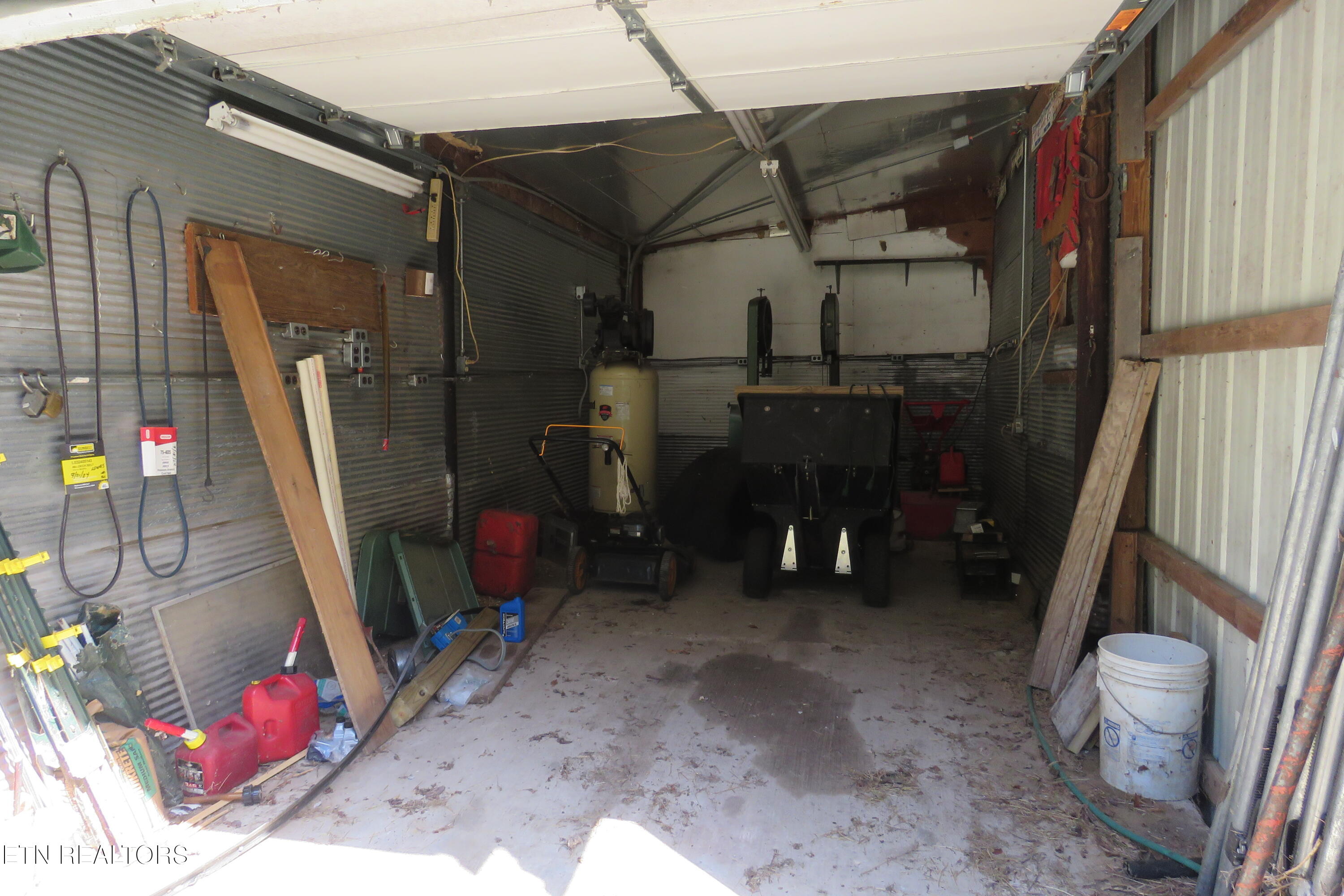 1757 Wet Mill Creek Road Celina TN 38551
