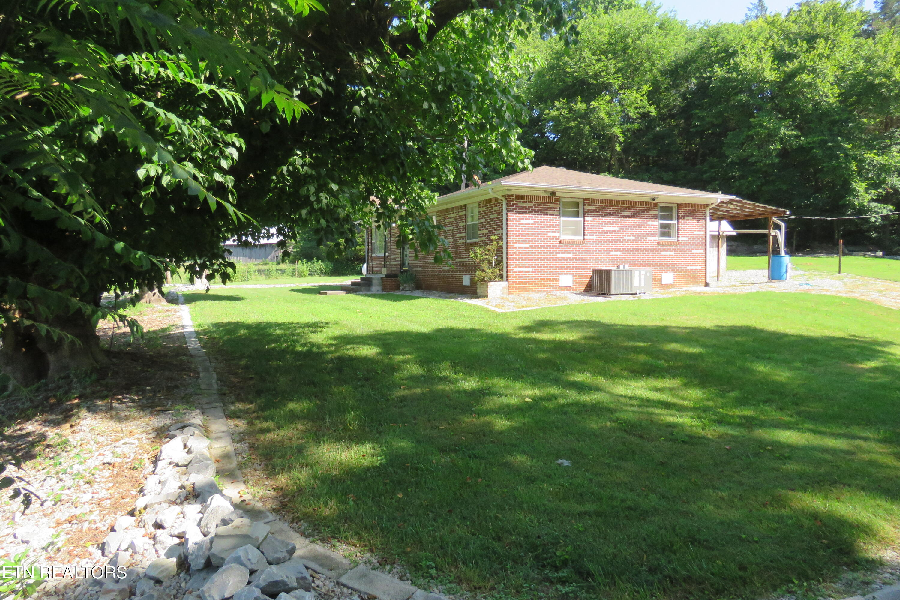 1757 Wet Mill Creek Road Celina TN 38551