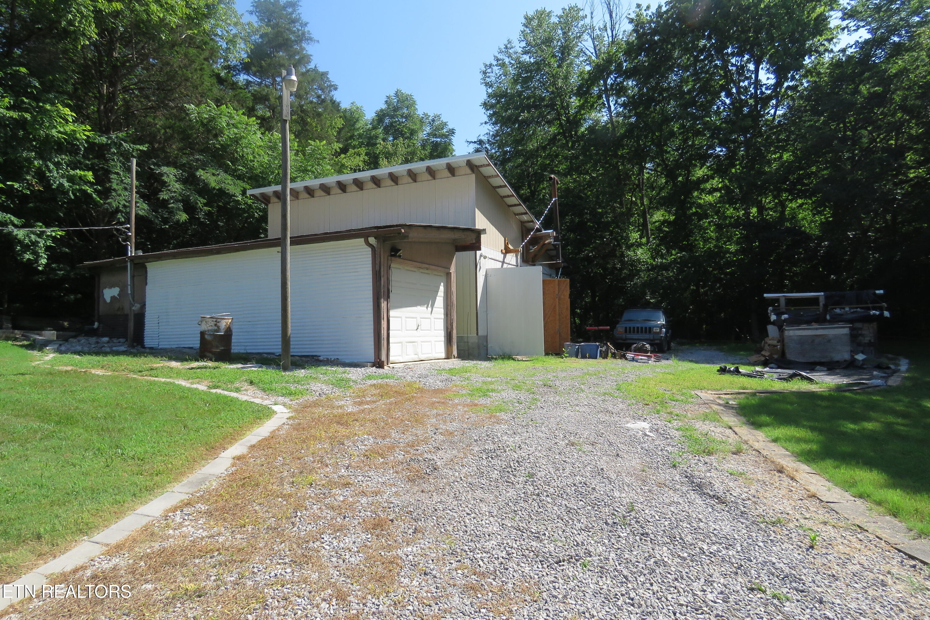 1757 Wet Mill Creek Road Celina TN 38551