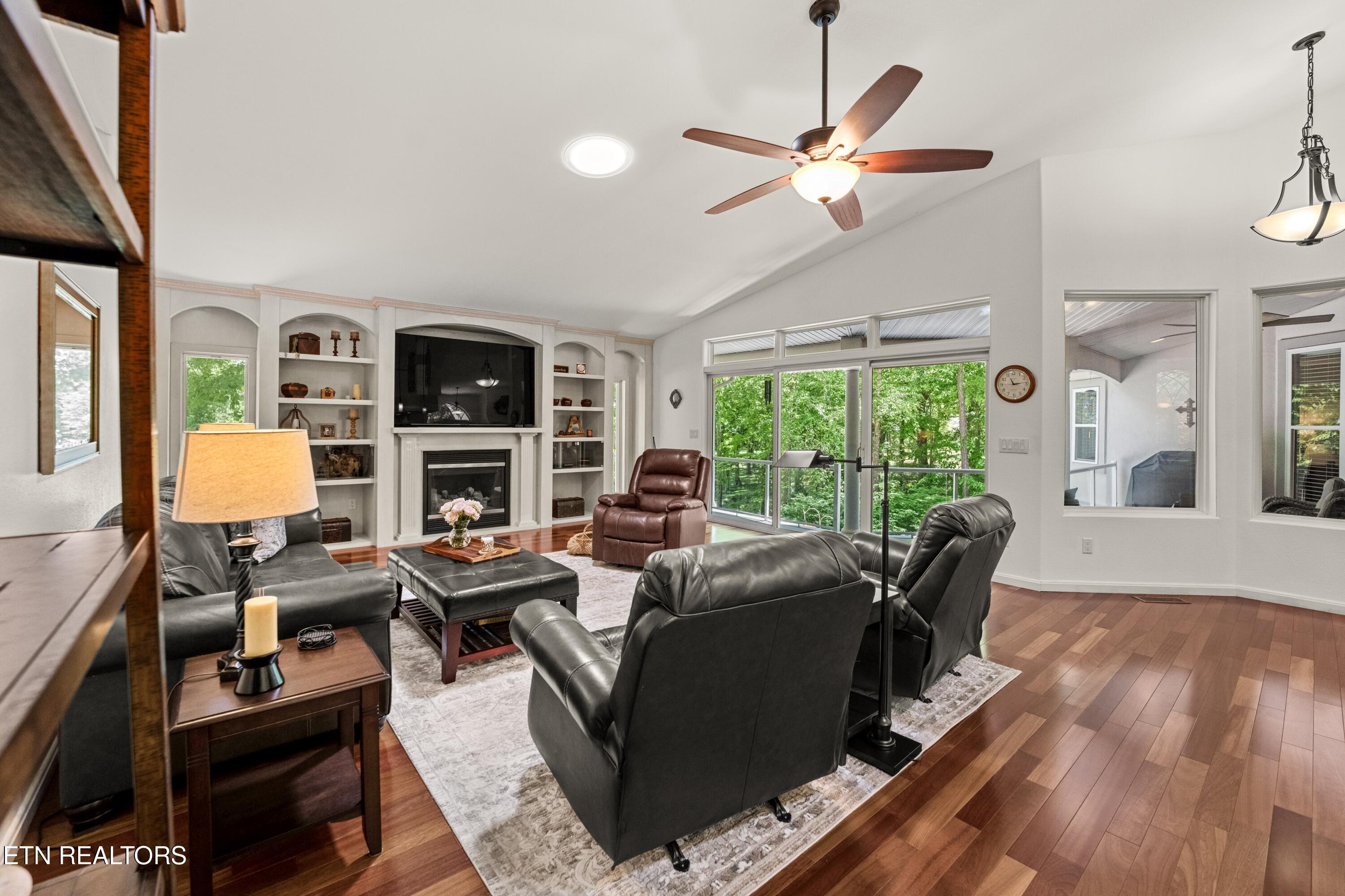 26 Bent Oak Lane Crossville TN 38558