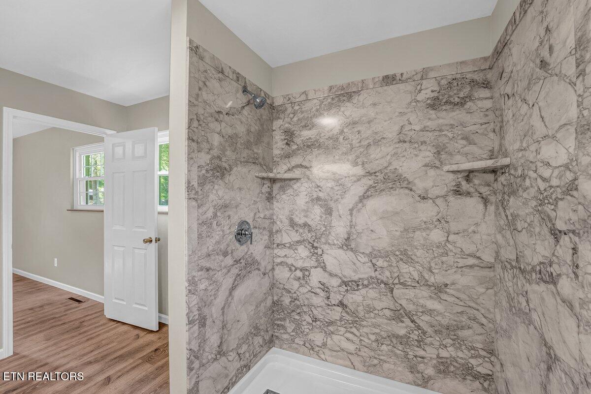 513 W Ridgecrest Drive Kingston TN 37763