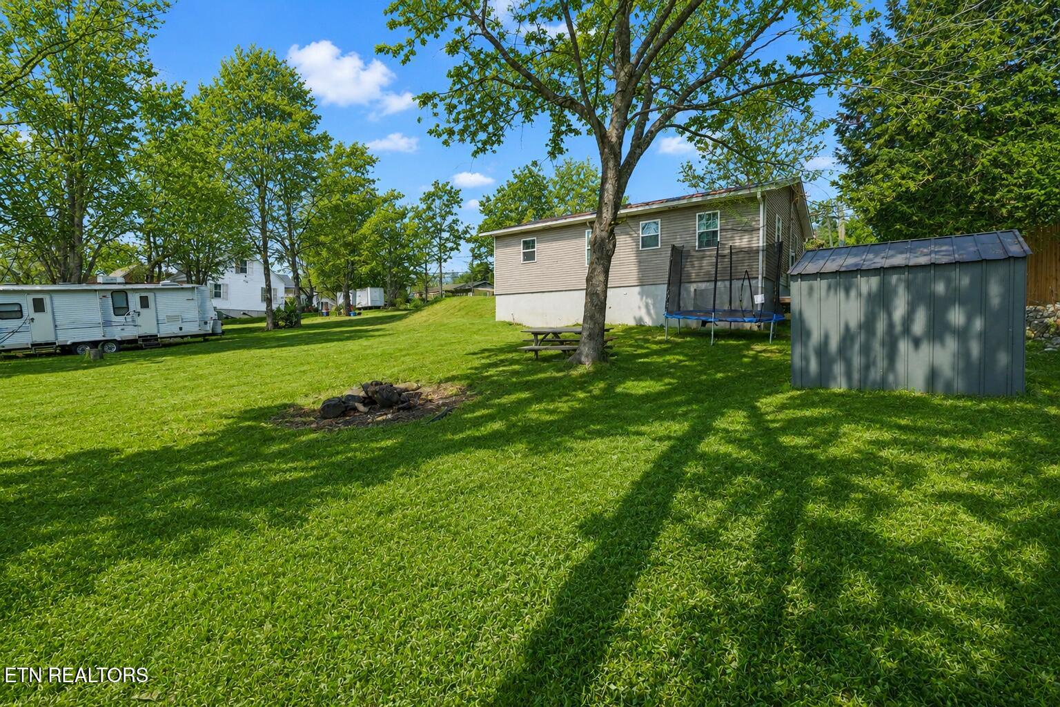 307 N Niota Road Englewood TN 37329
