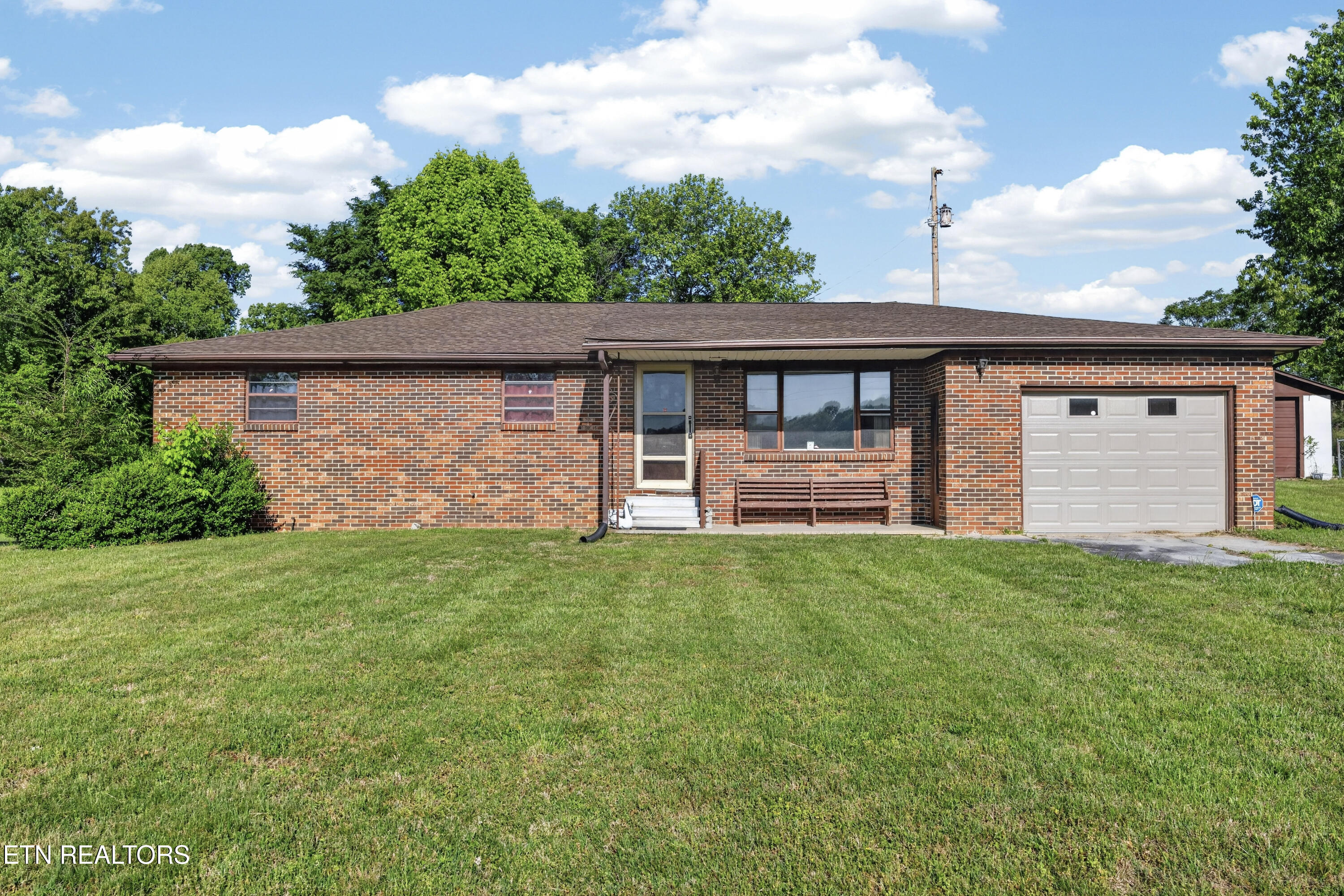 1018 New Hope Road Hilham TN 38568