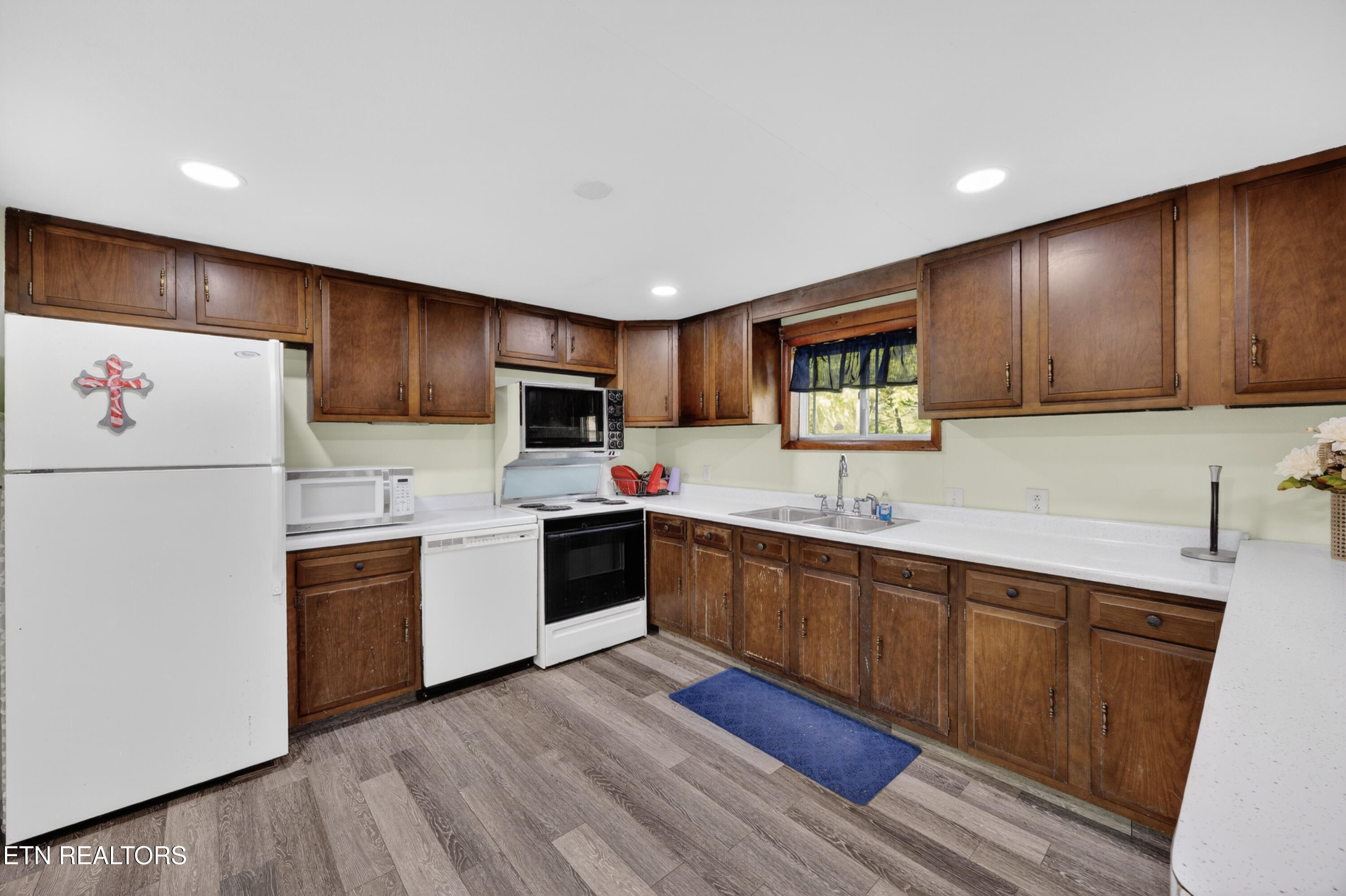 1018 New Hope Road Hilham TN 38568