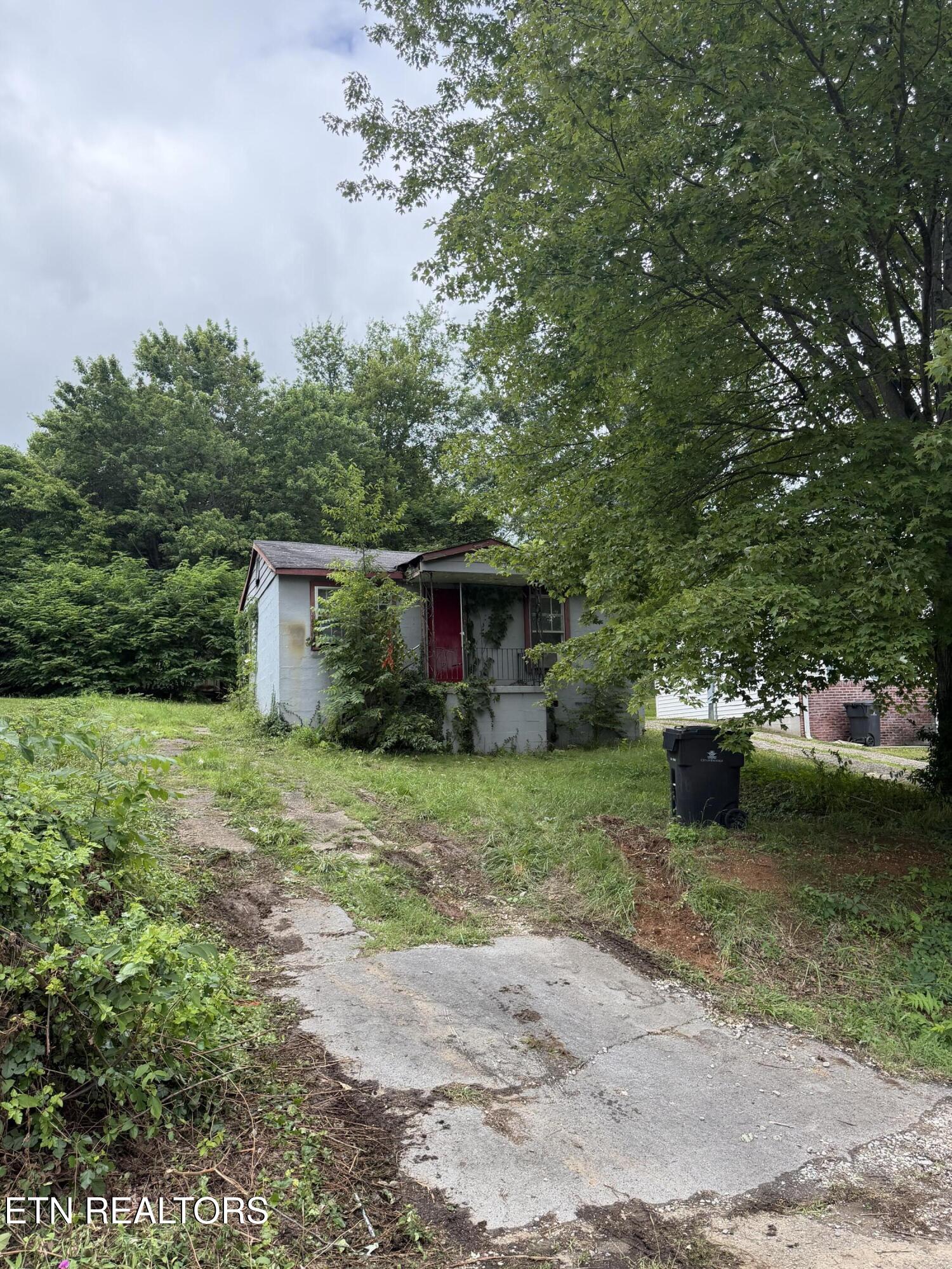2821 Cecil Avenue Knoxville TN 37917