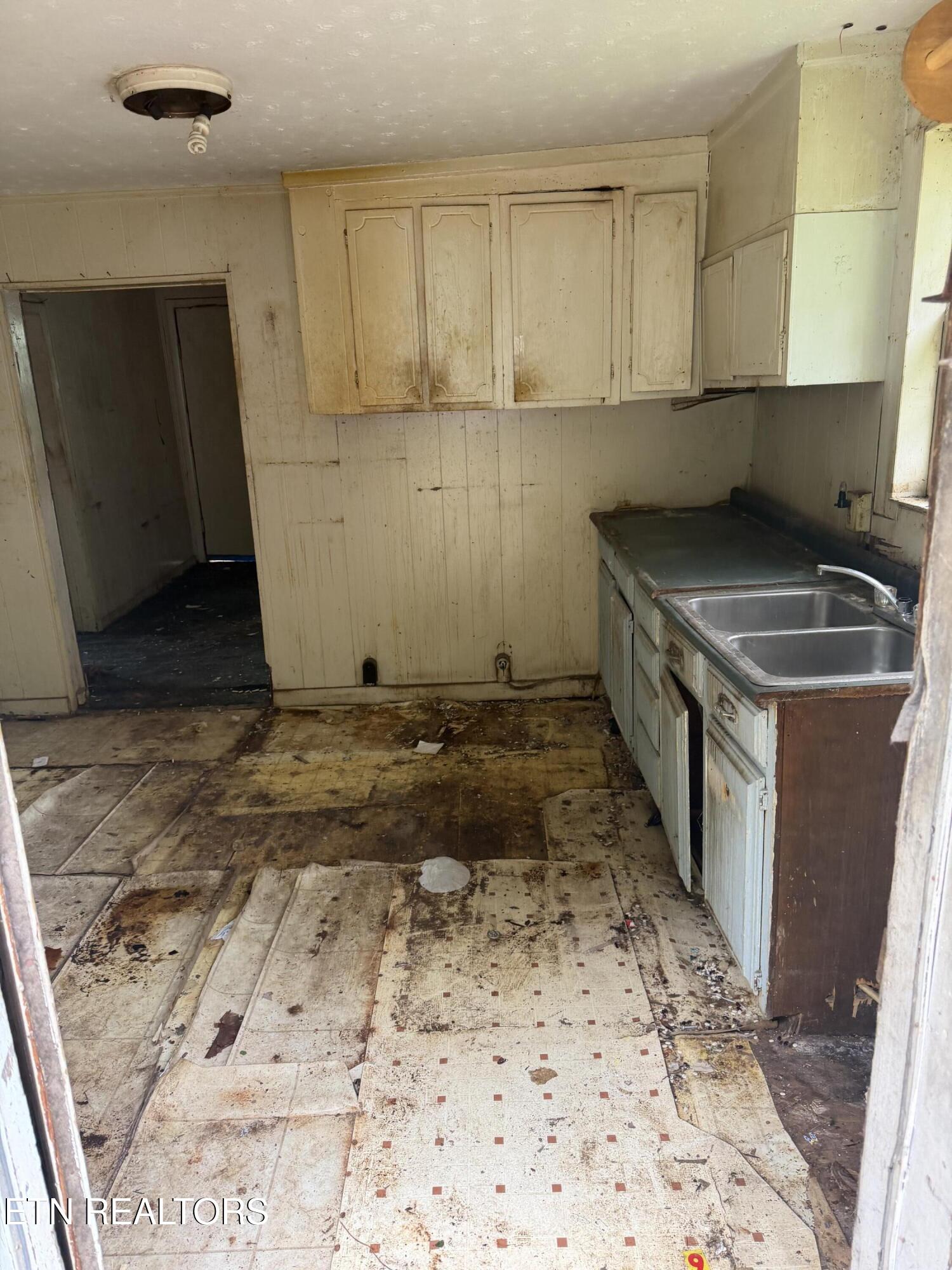2821 Cecil Avenue Knoxville TN 37917