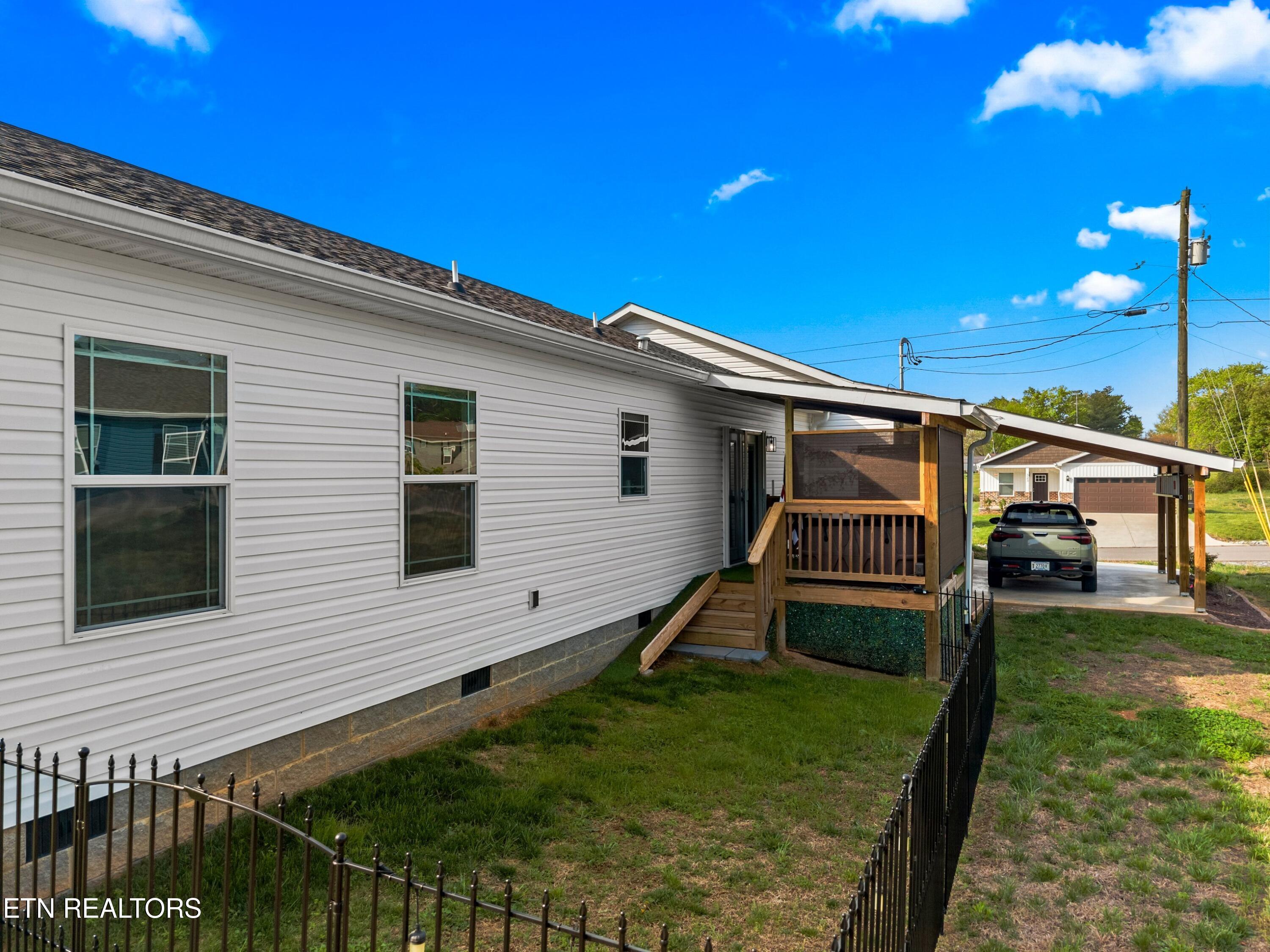 318 Garden Lane Dandridge TN 37725