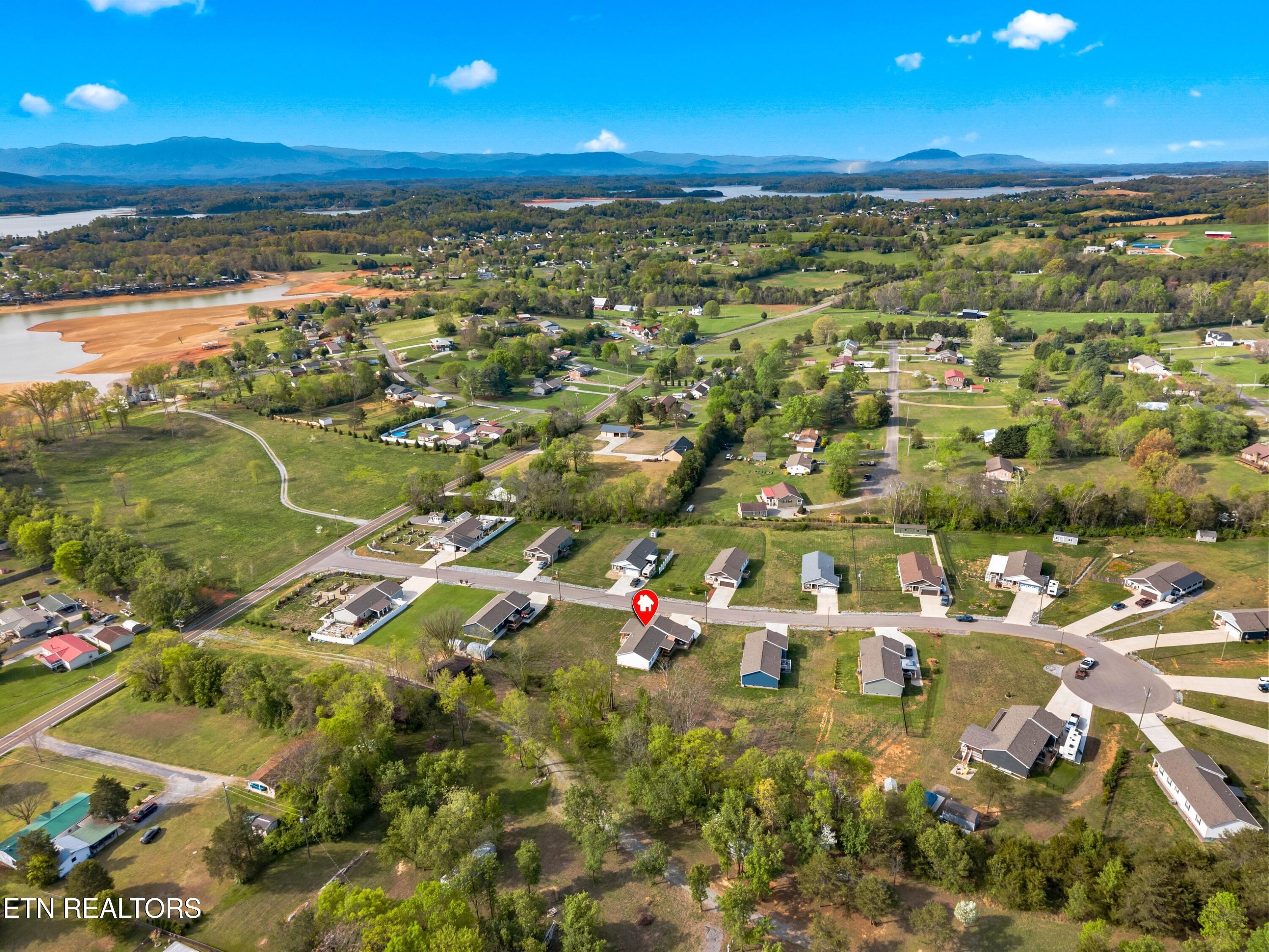 318 Garden Lane Dandridge TN 37725