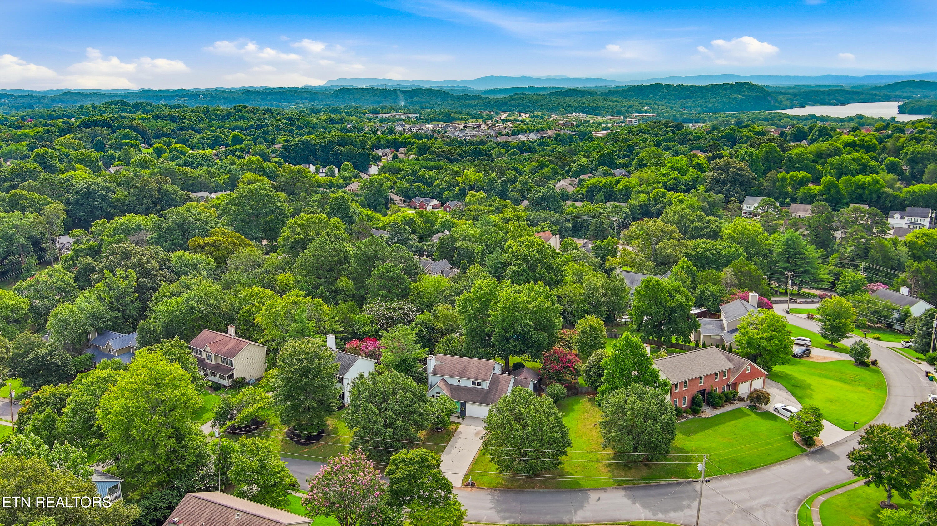 9905 Crestline Drive Knoxville TN 37922