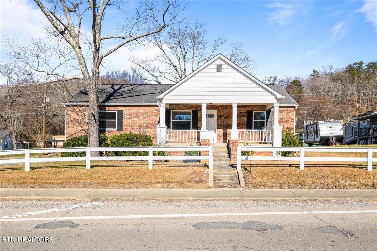 1171 5th Street Jellico TN 37762