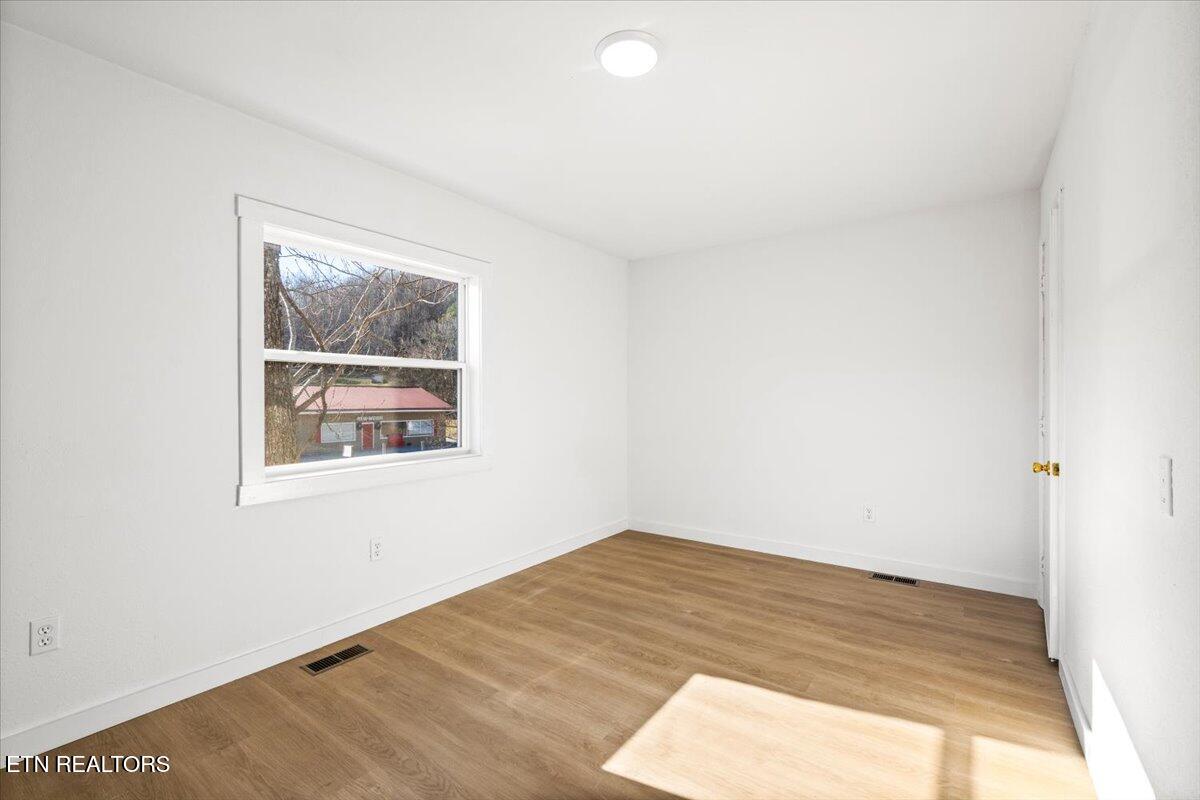1171 5th Street Jellico TN 37762
