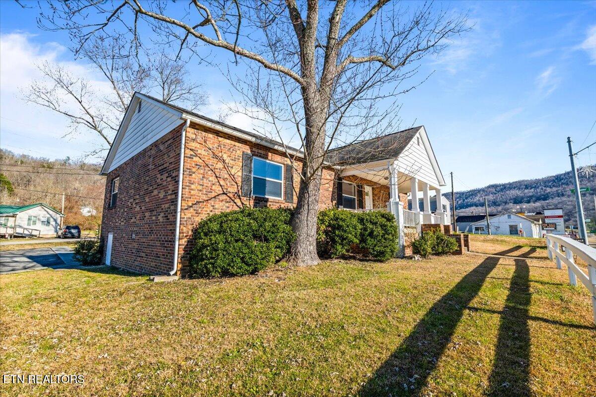 1171 5th Street Jellico TN 37762