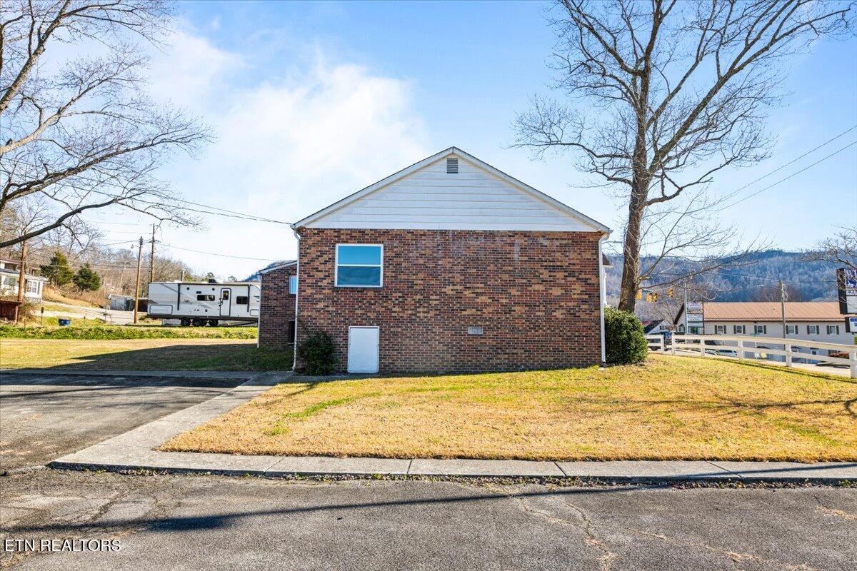 1171 5th Street Jellico TN 37762
