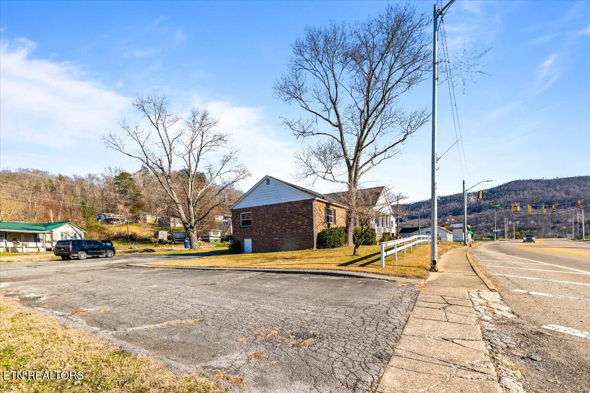 1171 5th Street Jellico TN 37762