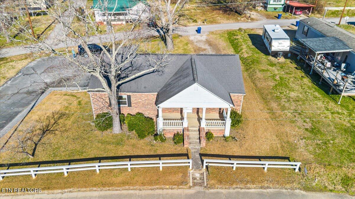 1171 5th Street Jellico TN 37762