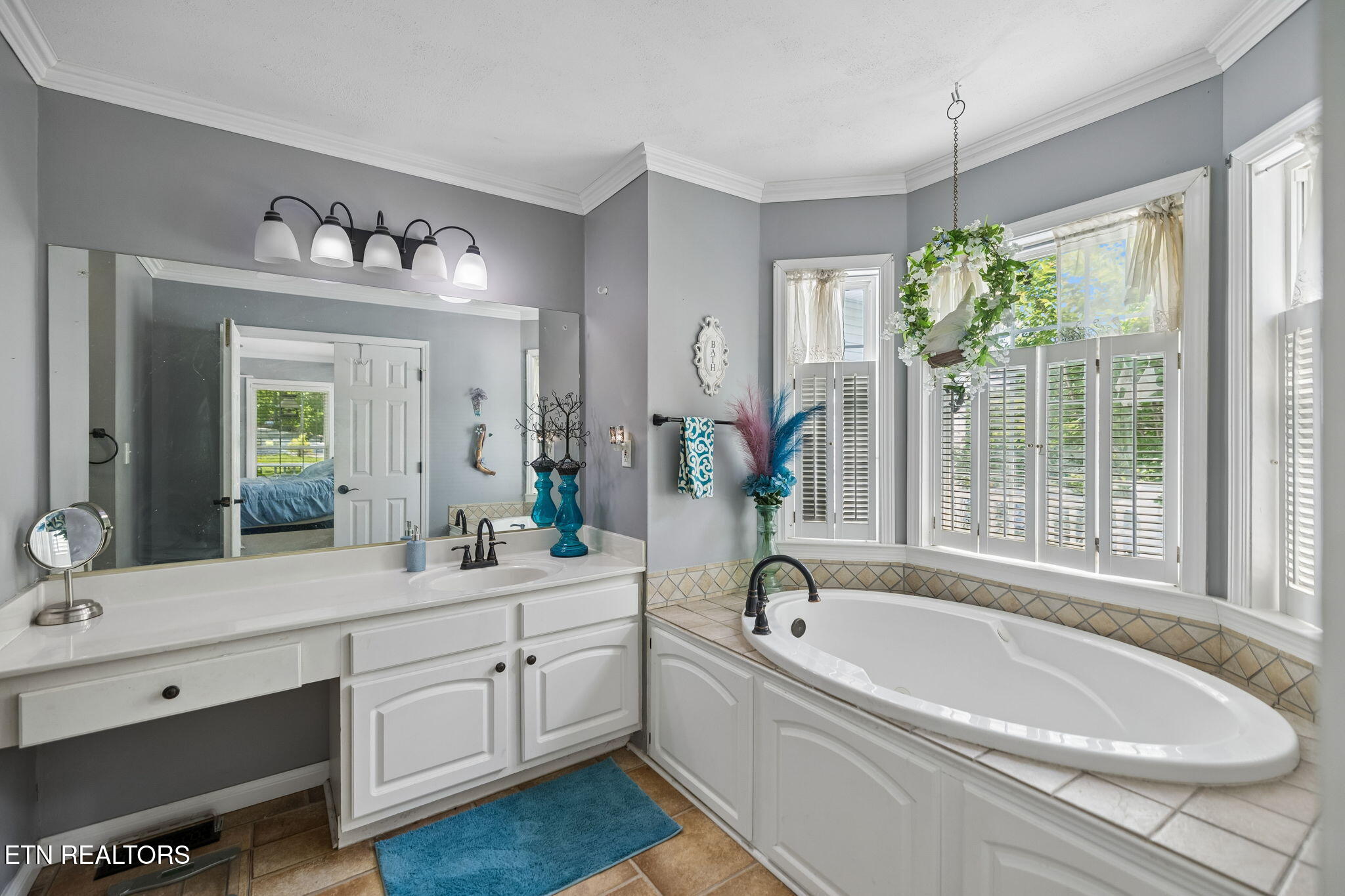 137 Meadow Run Bean Station TN 37708
