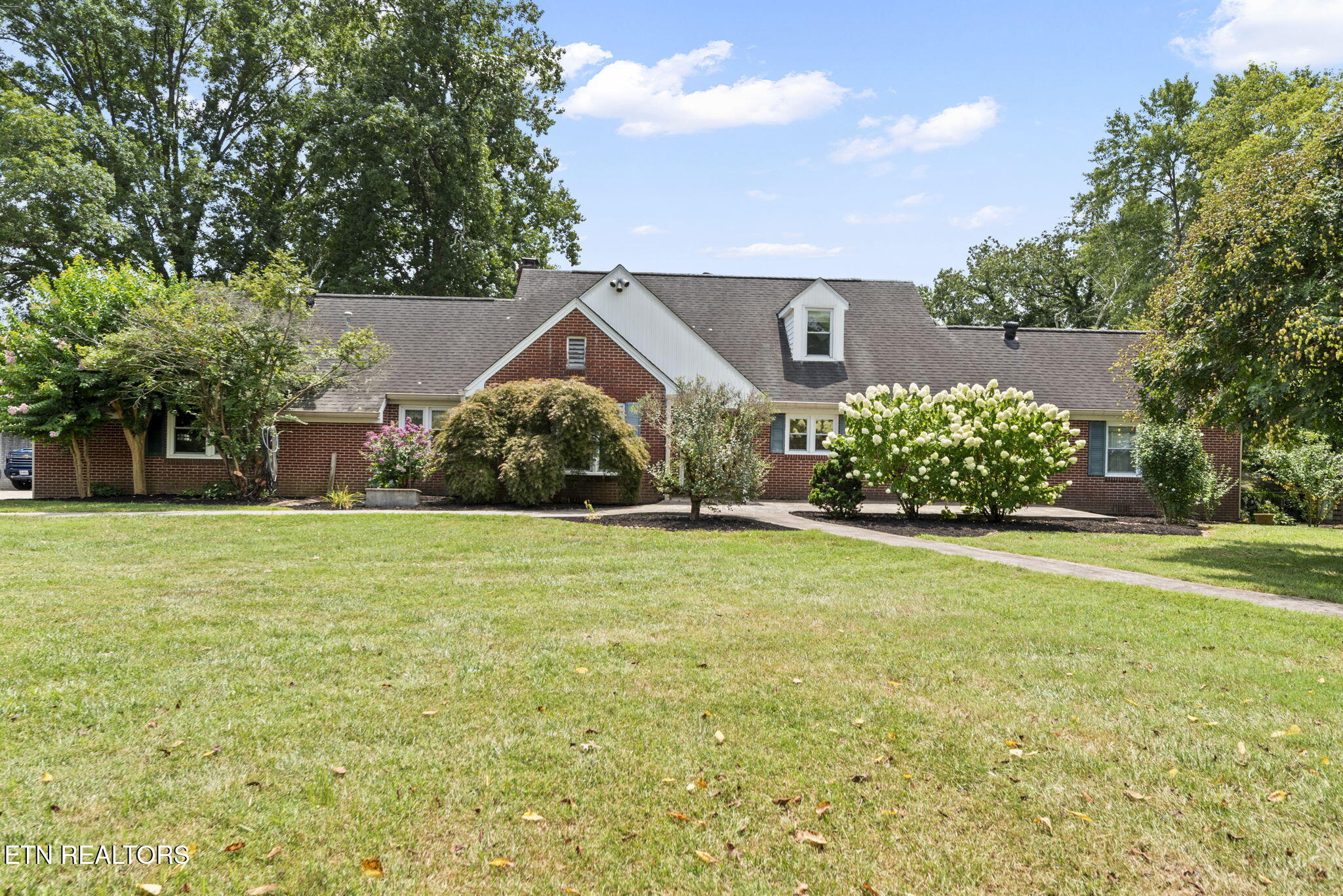 407 Eagle Bend Lane Clinton TN 37716