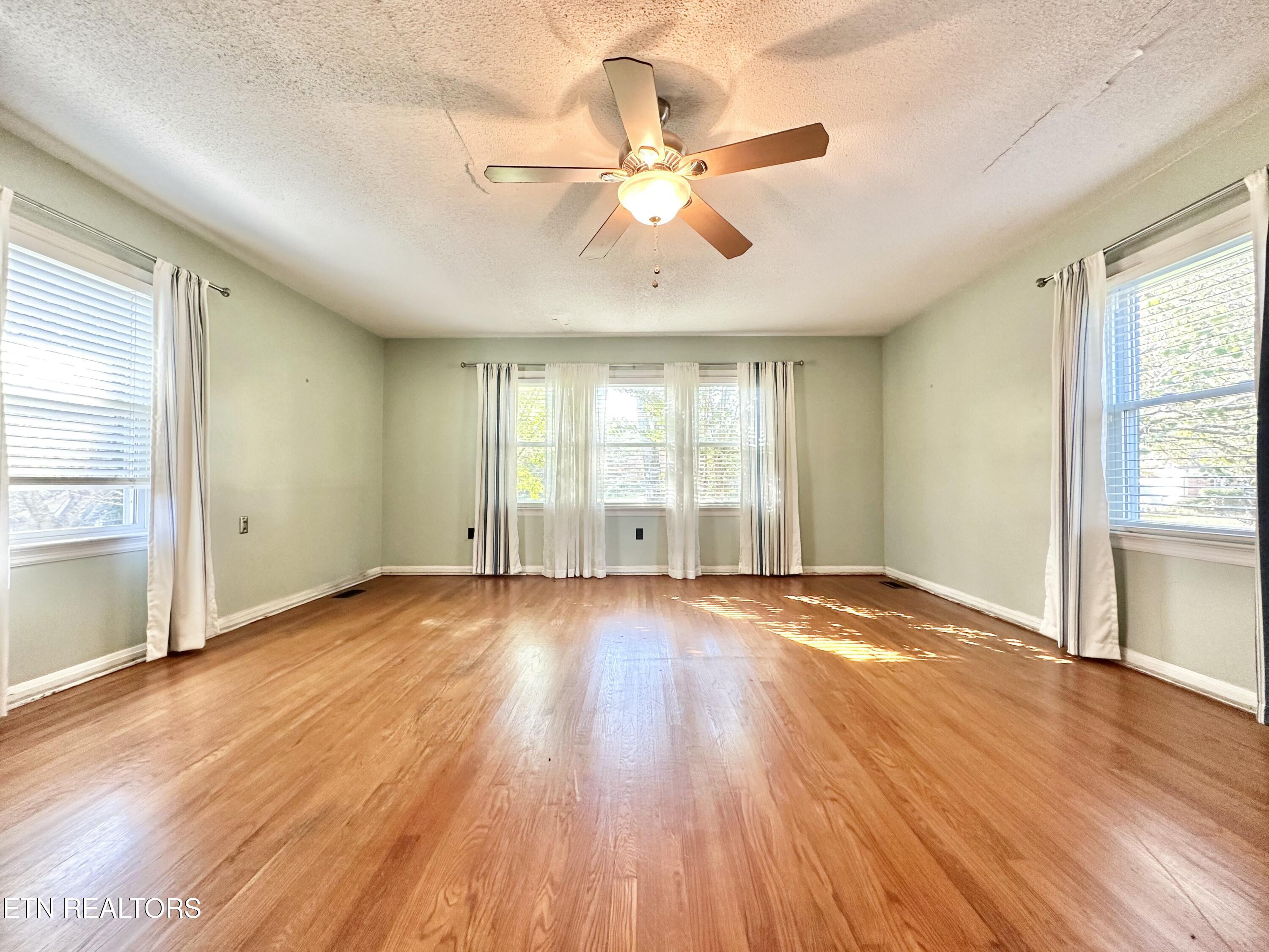 407 Eagle Bend Lane Clinton TN 37716