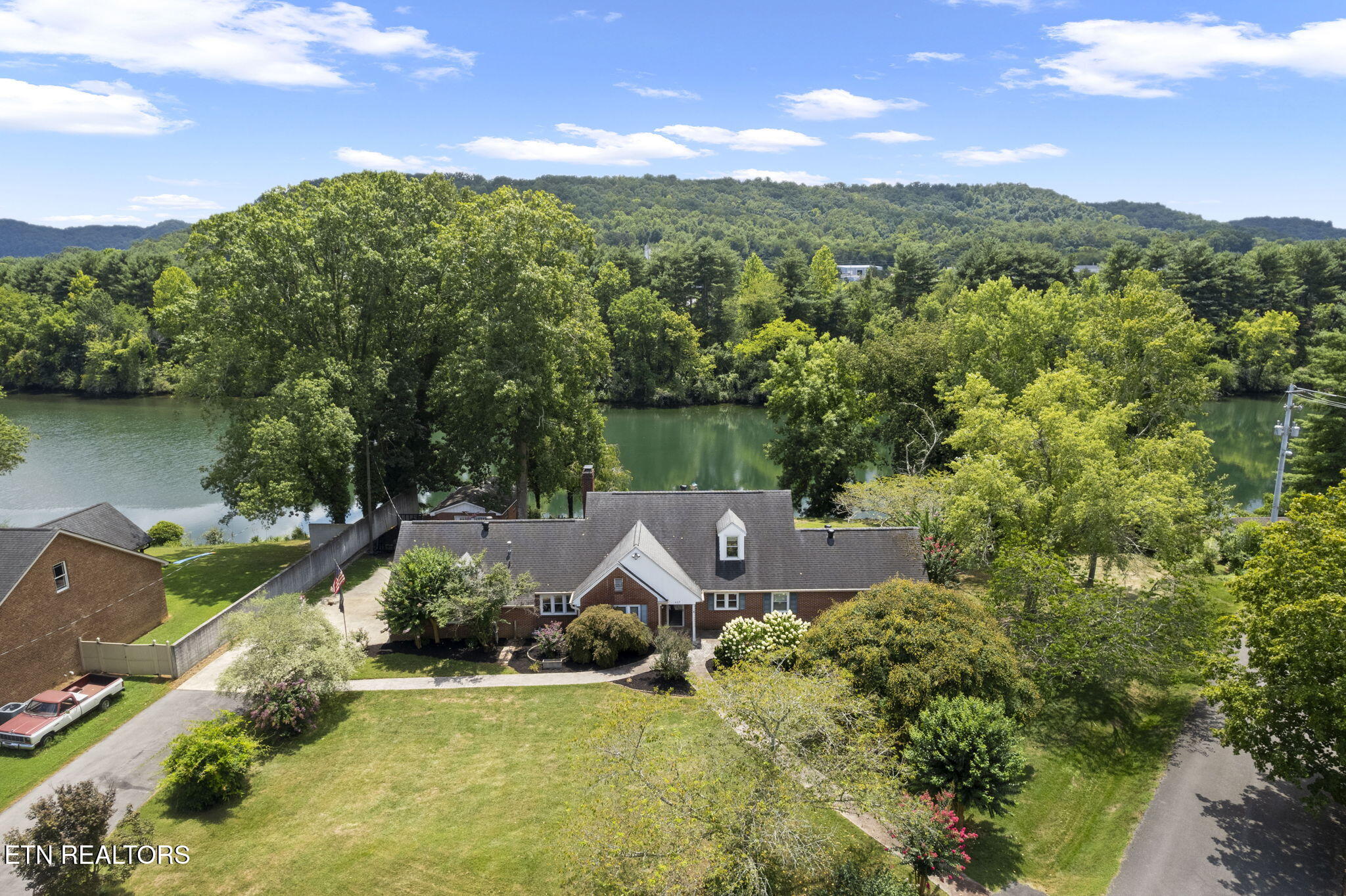 407 Eagle Bend Lane Clinton TN 37716