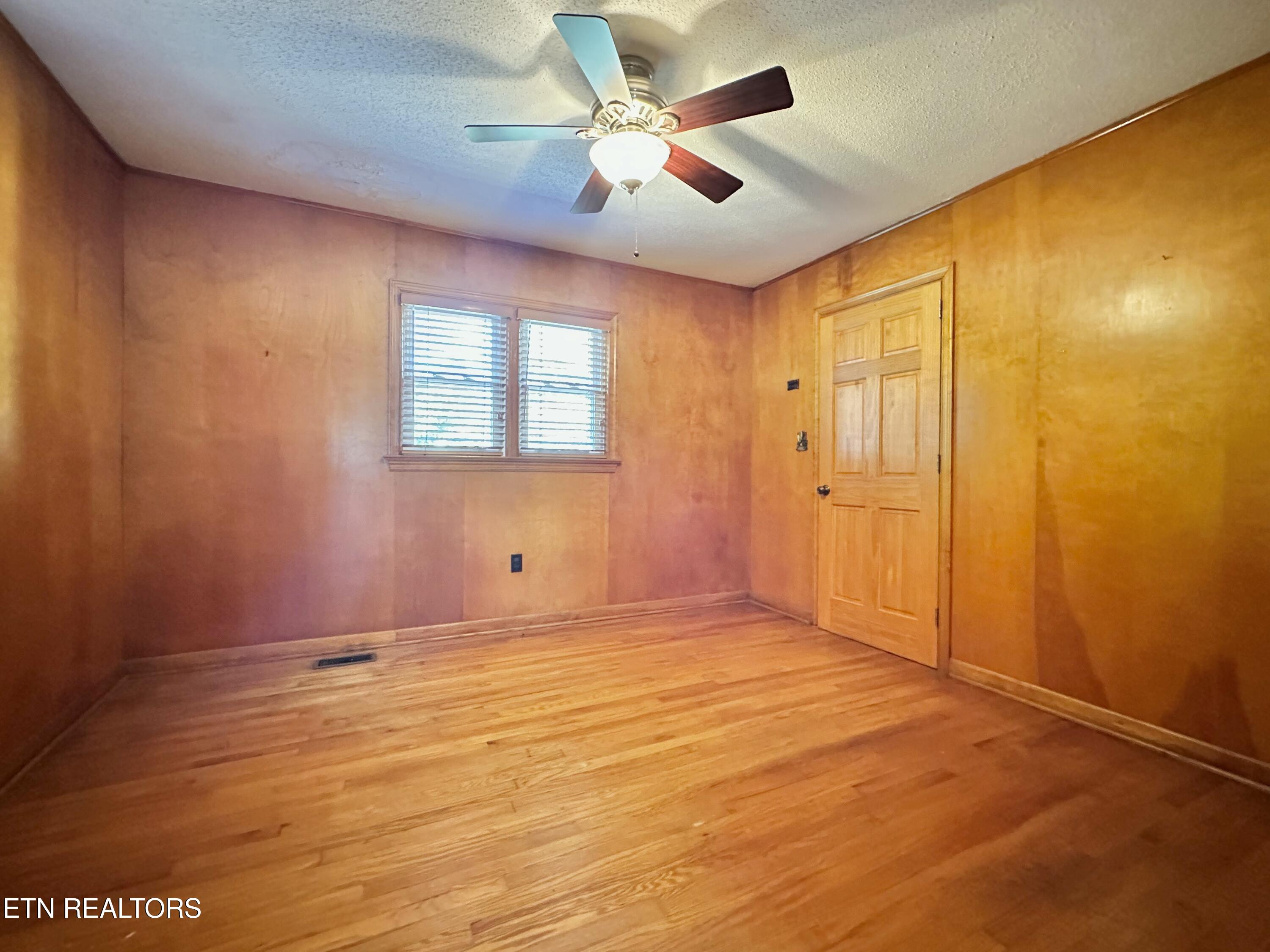 407 Eagle Bend Lane Clinton TN 37716