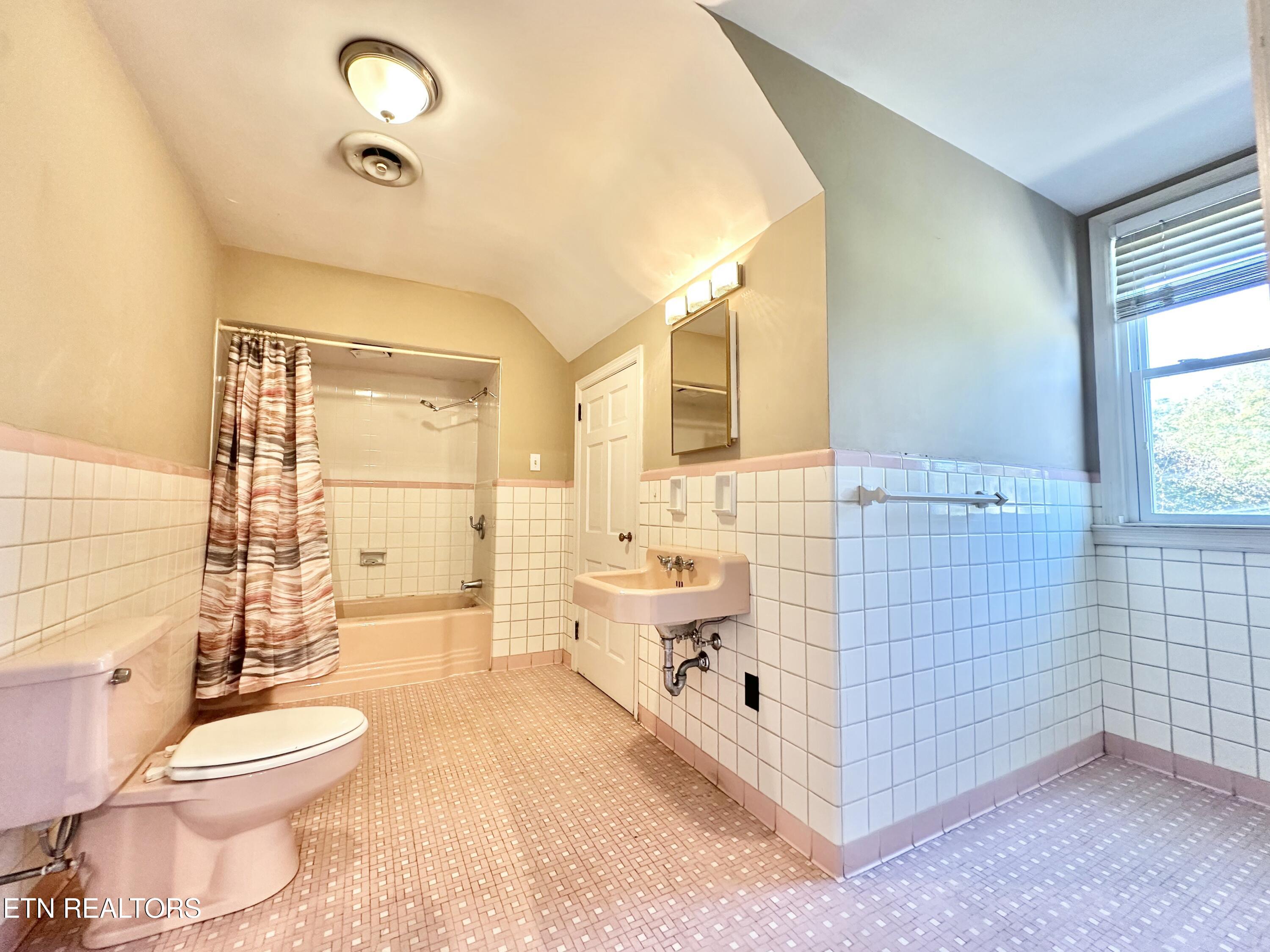 407 Eagle Bend Lane Clinton TN 37716