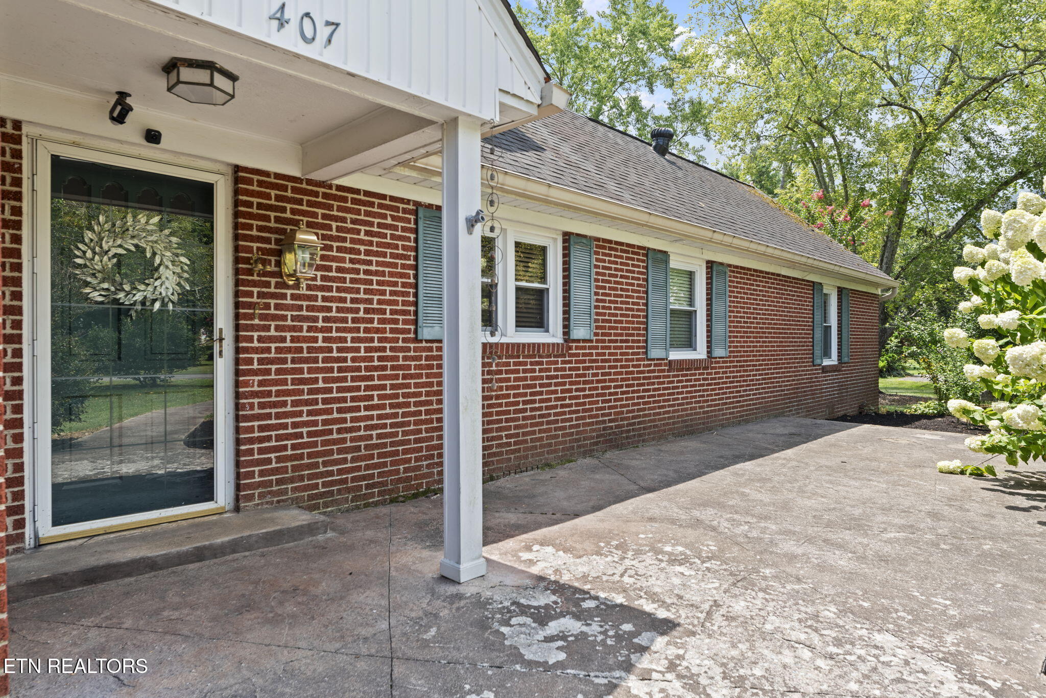 407 Eagle Bend Lane Clinton TN 37716