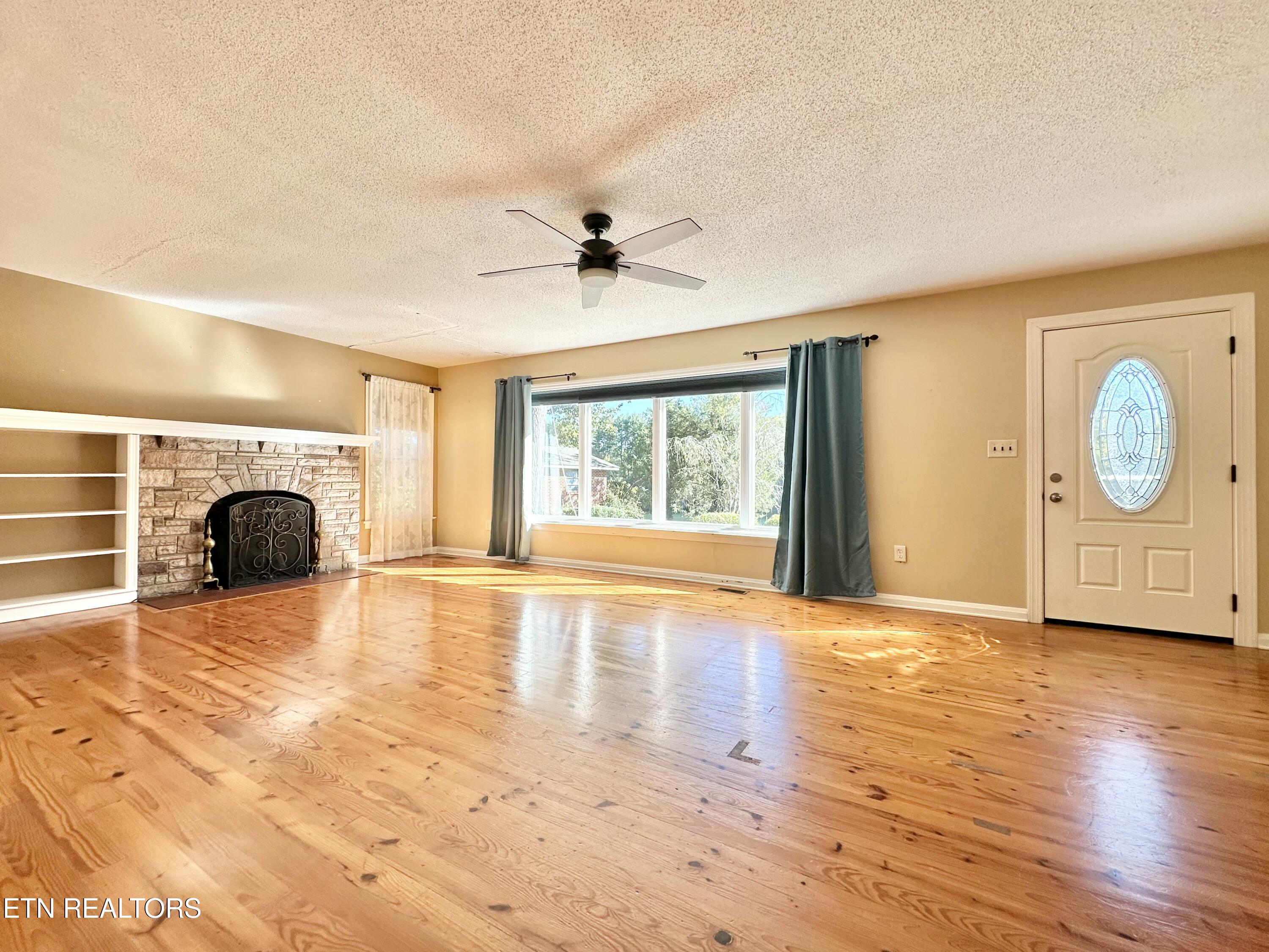 407 Eagle Bend Lane Clinton TN 37716