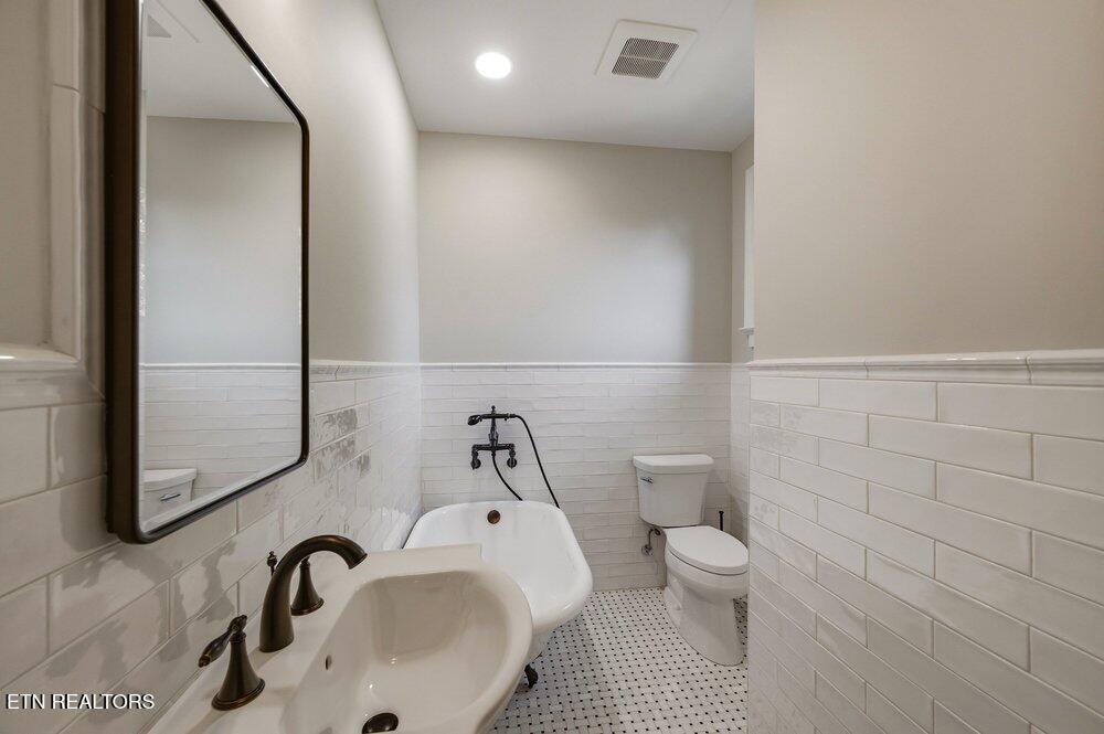 2224 Hillsboro Heights Knoxville TN 37920